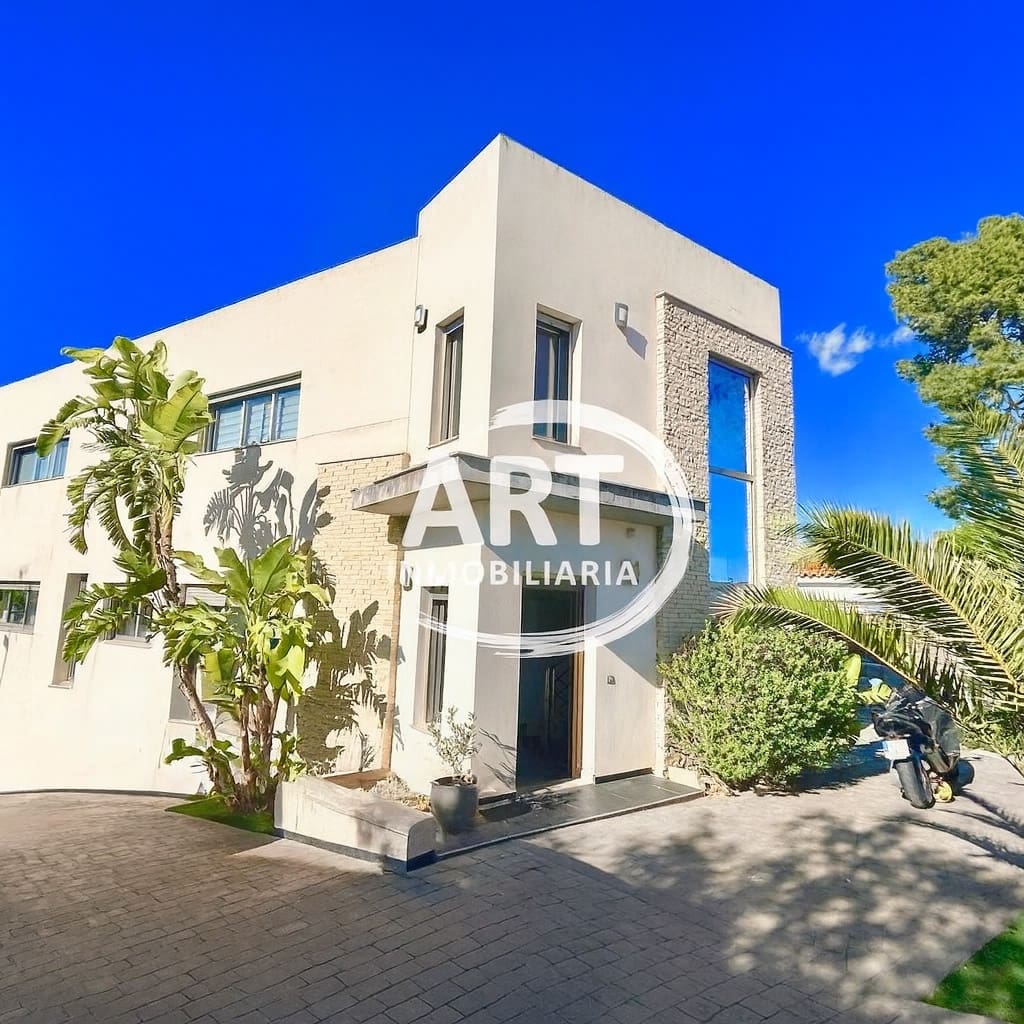 6 bedroom Villa for sale in Lliria with pool - € 600,000 (Ref: 9410580)