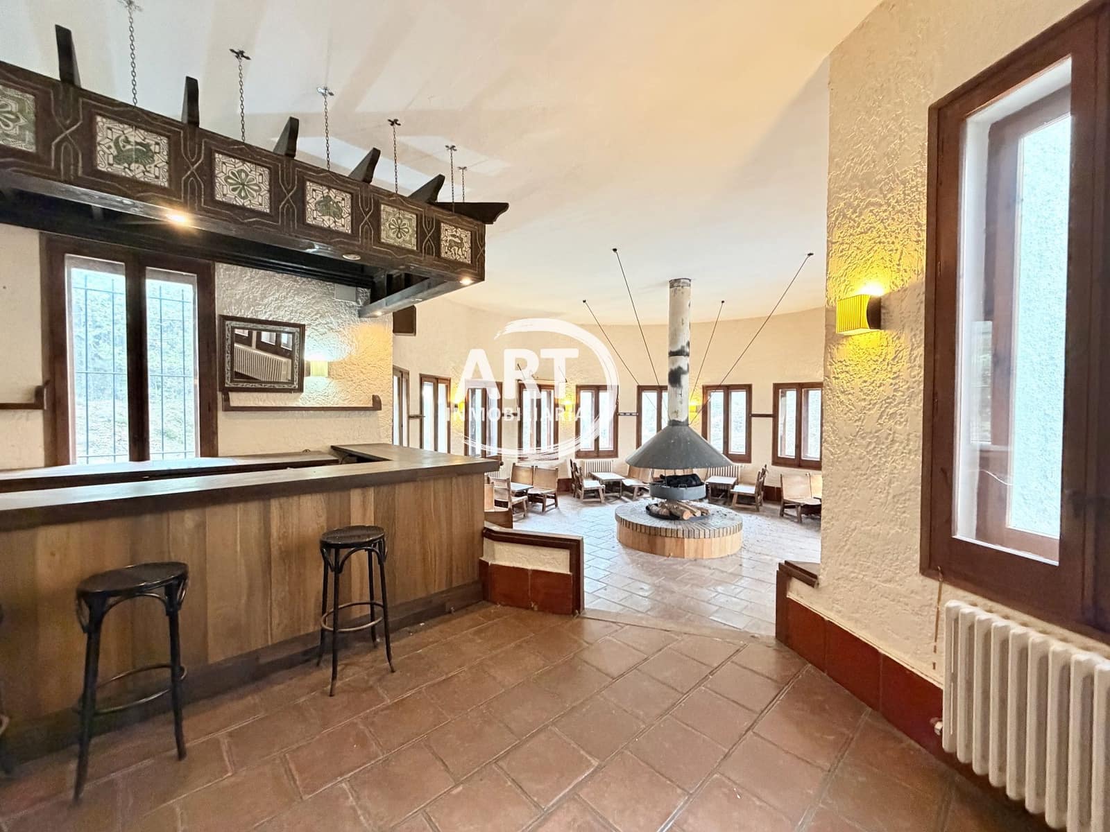 9 bedroom Hotel for sale in Alcala de la Selva with garage - € 650,000 (Ref: 9418979)