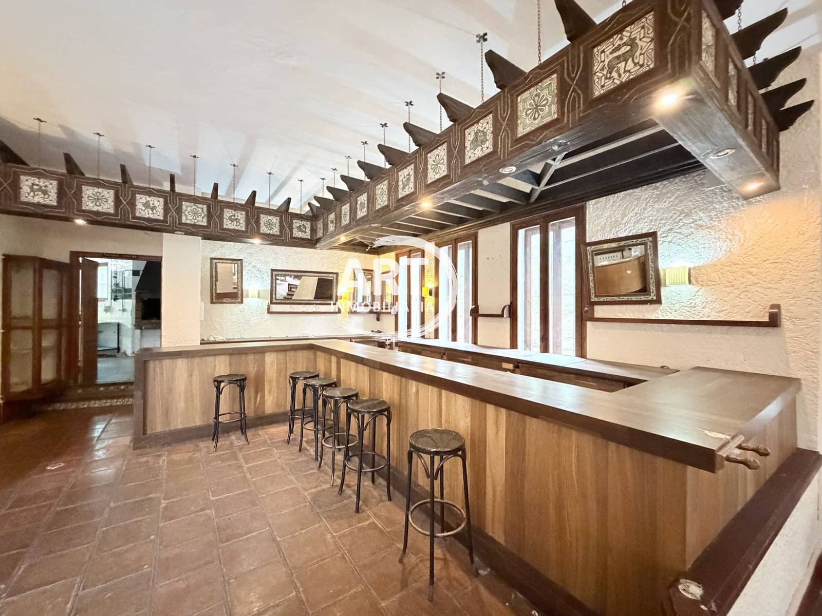 9 bedroom Hotel for sale in Alcala de la Selva with garage - € 650,000 (Ref: 9418979)