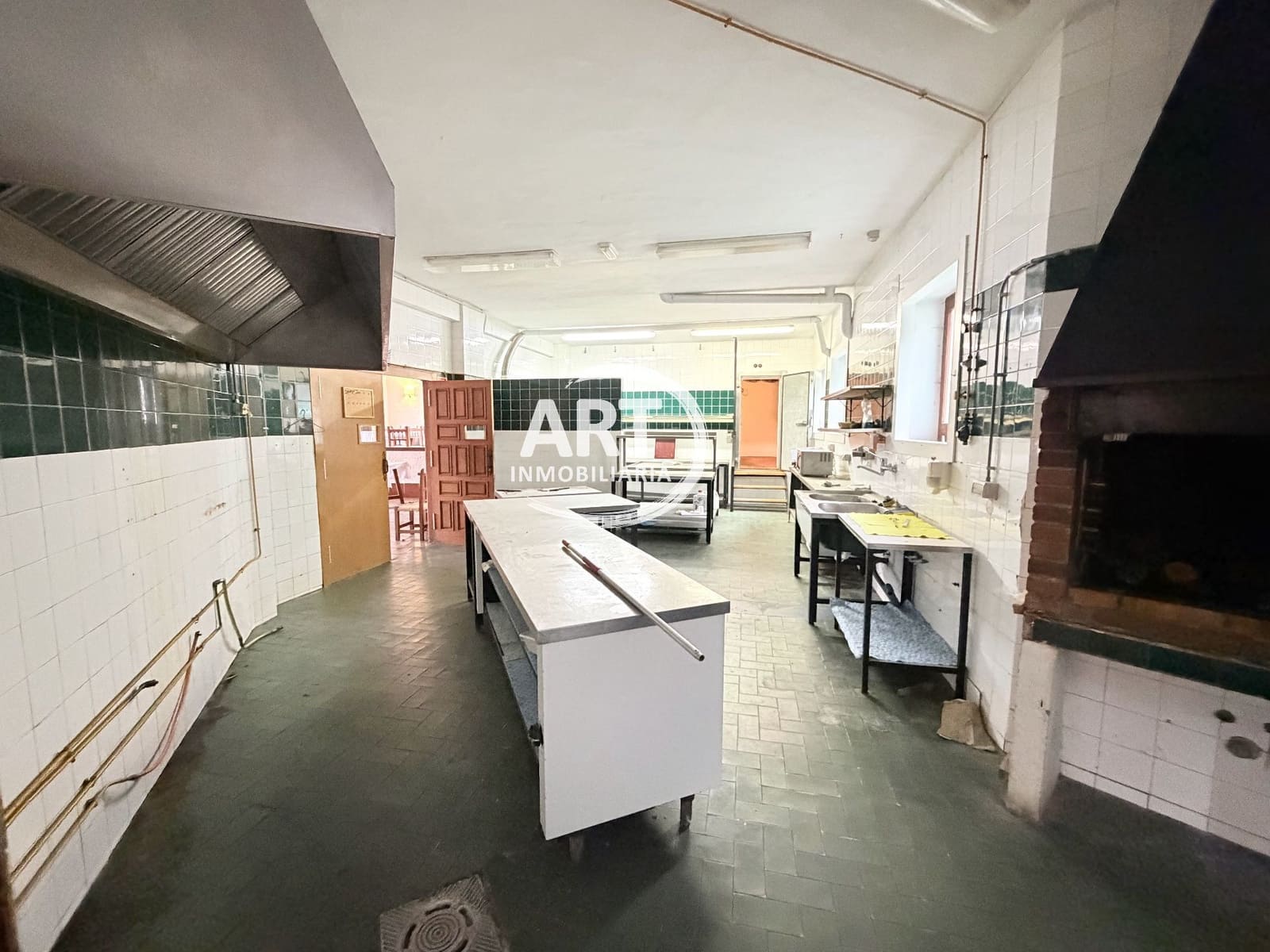 9 bedroom Hotel for sale in Alcala de la Selva with garage - € 650,000 (Ref: 9418979)