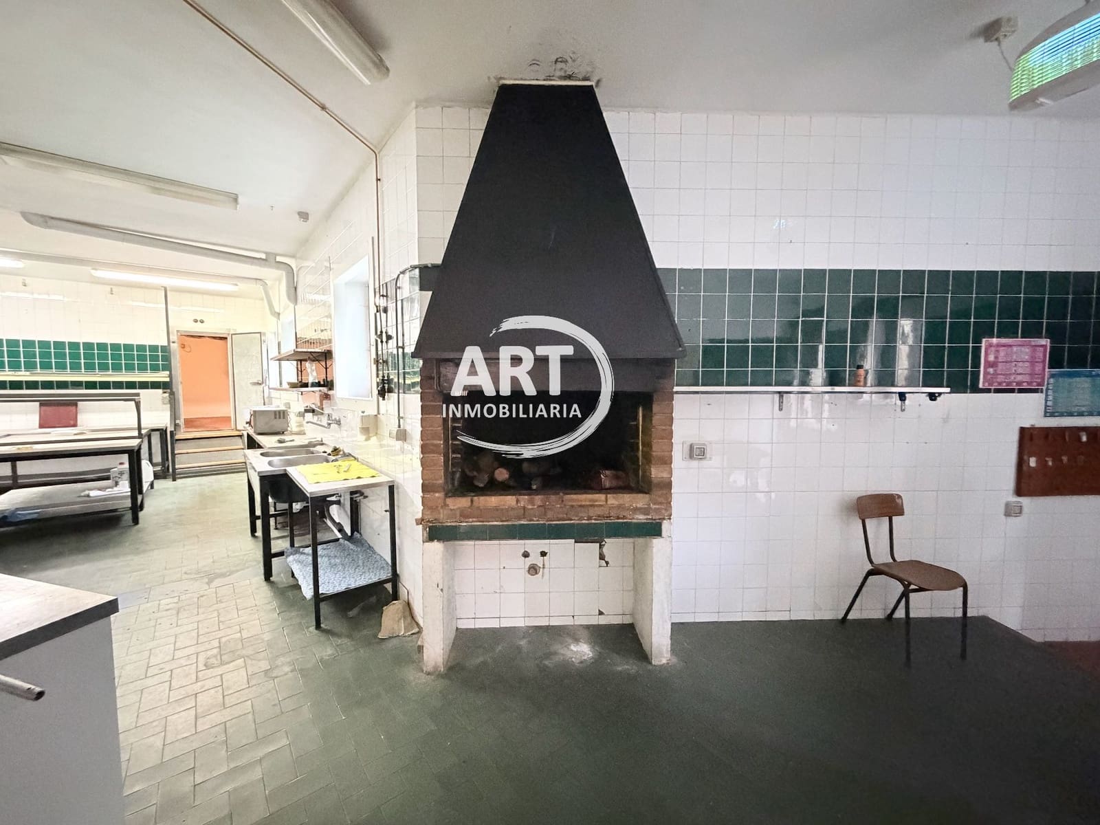 9 bedroom Hotel for sale in Alcala de la Selva with garage - € 650,000 (Ref: 9418979)