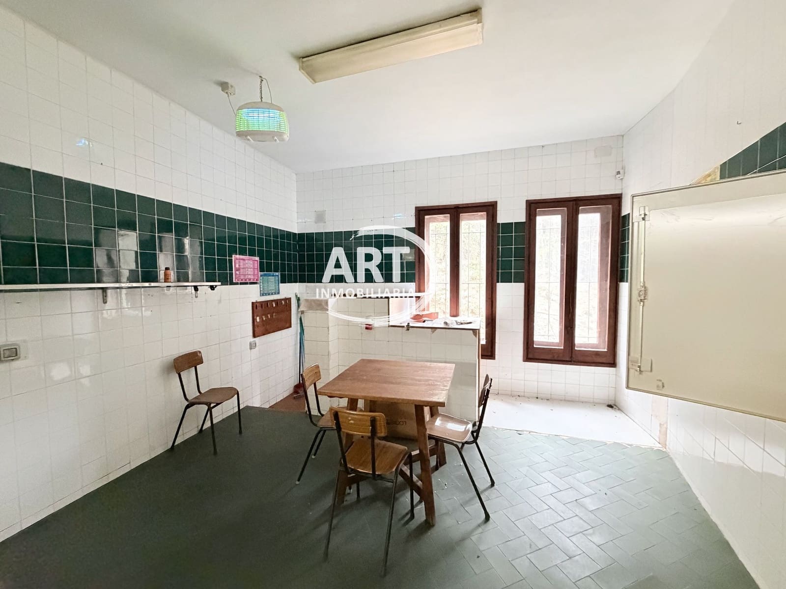 9 bedroom Hotel for sale in Alcala de la Selva with garage - € 650,000 (Ref: 9418979)