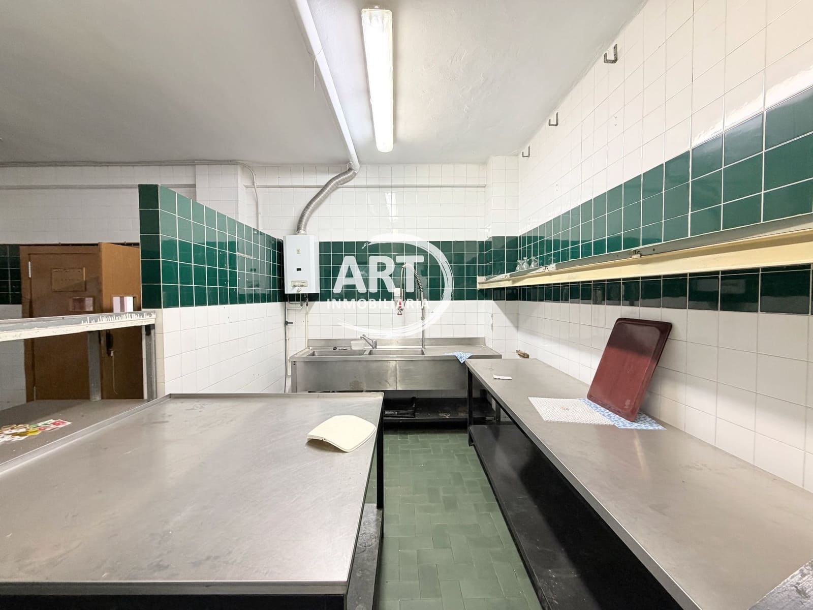 9 bedroom Hotel for sale in Alcala de la Selva with garage - € 650,000 (Ref: 9418979)