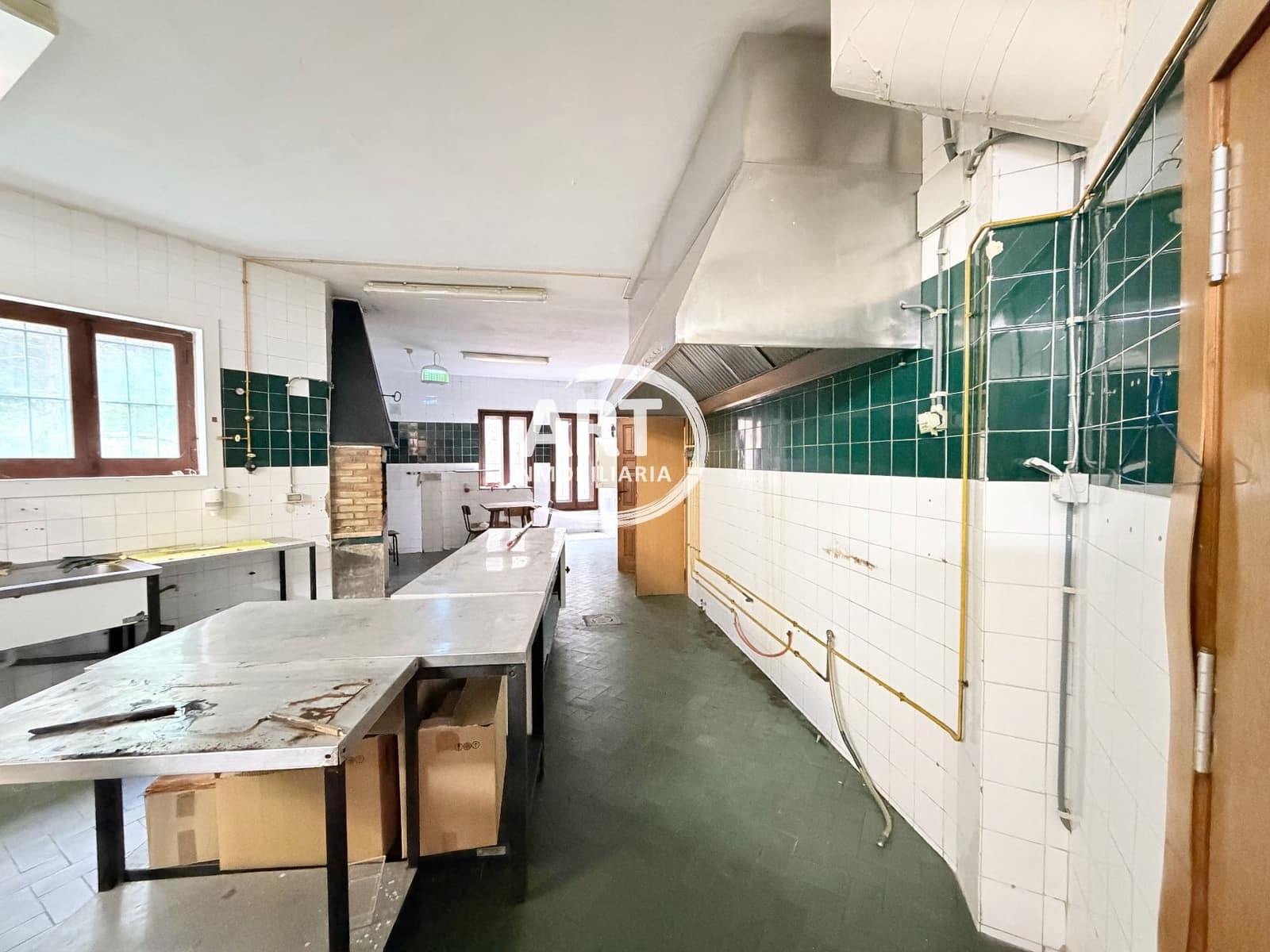 9 bedroom Hotel for sale in Alcala de la Selva with garage - € 650,000 (Ref: 9418979)