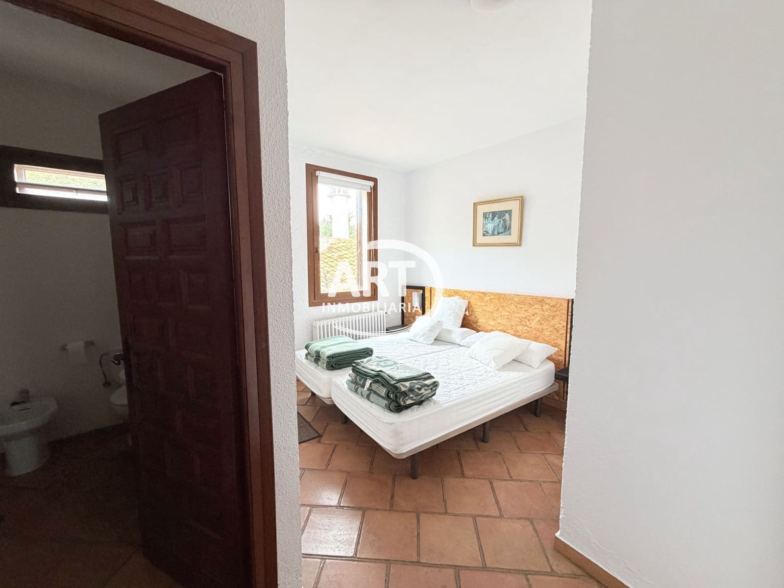 9 bedroom Hotel for sale in Alcala de la Selva with garage - € 650,000 (Ref: 9418979)