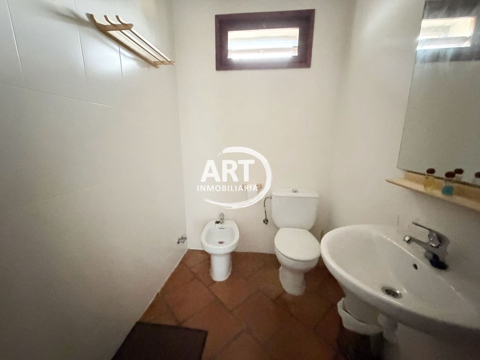 9 bedroom Hotel for sale in Alcala de la Selva with garage - € 650,000 (Ref: 9418979)