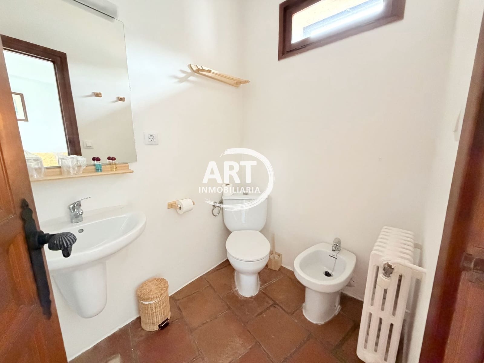 9 bedroom Hotel for sale in Alcala de la Selva with garage - € 650,000 (Ref: 9418979)