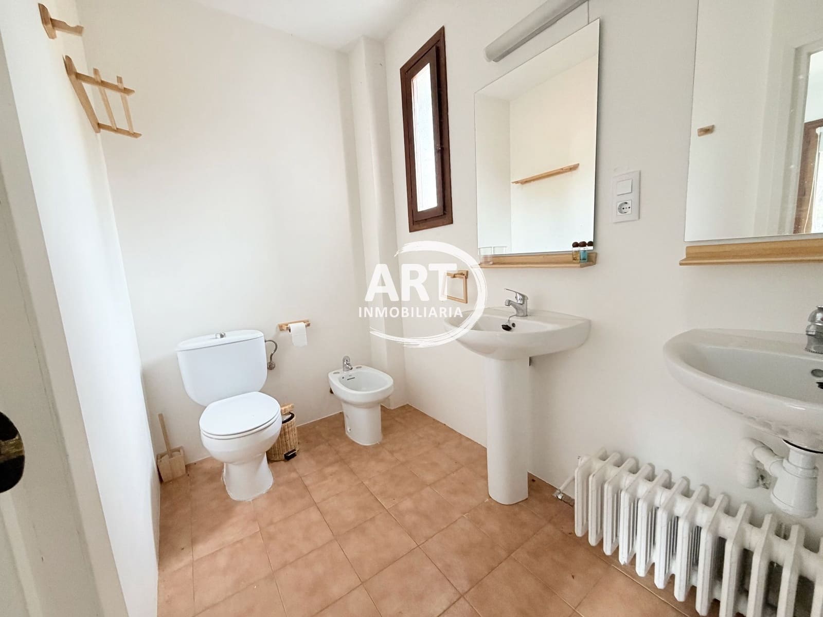 9 bedroom Hotel for sale in Alcala de la Selva with garage - € 650,000 (Ref: 9418979)