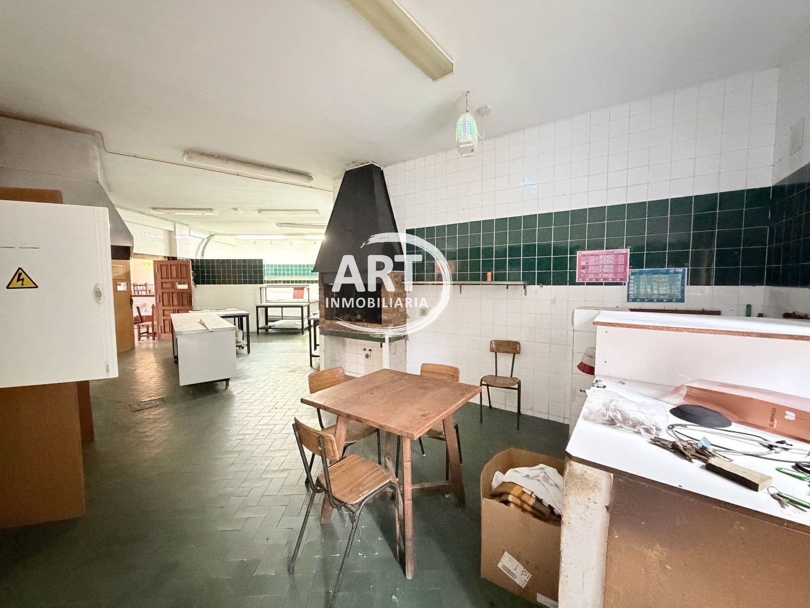 9 bedroom Hotel for sale in Alcala de la Selva with garage - € 650,000 (Ref: 9418979)