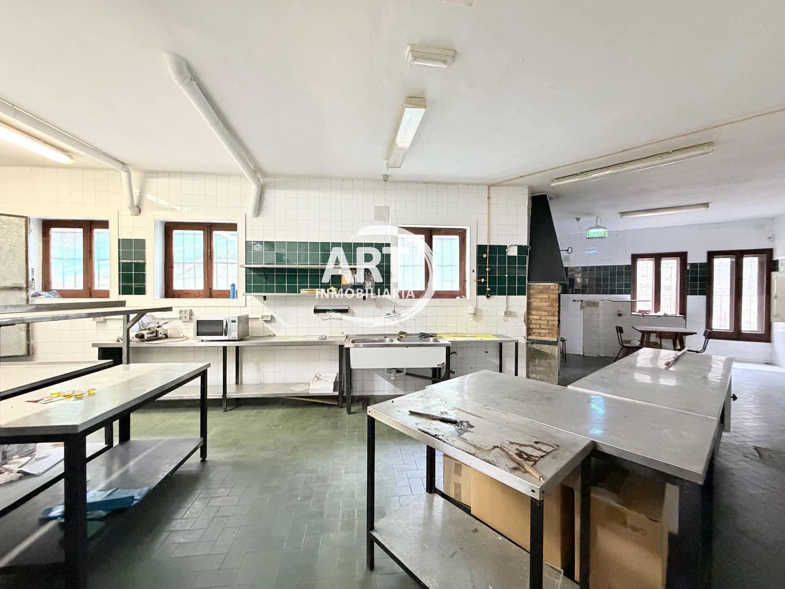 9 bedroom Hotel for sale in Alcala de la Selva with garage - € 650,000 (Ref: 9418979)