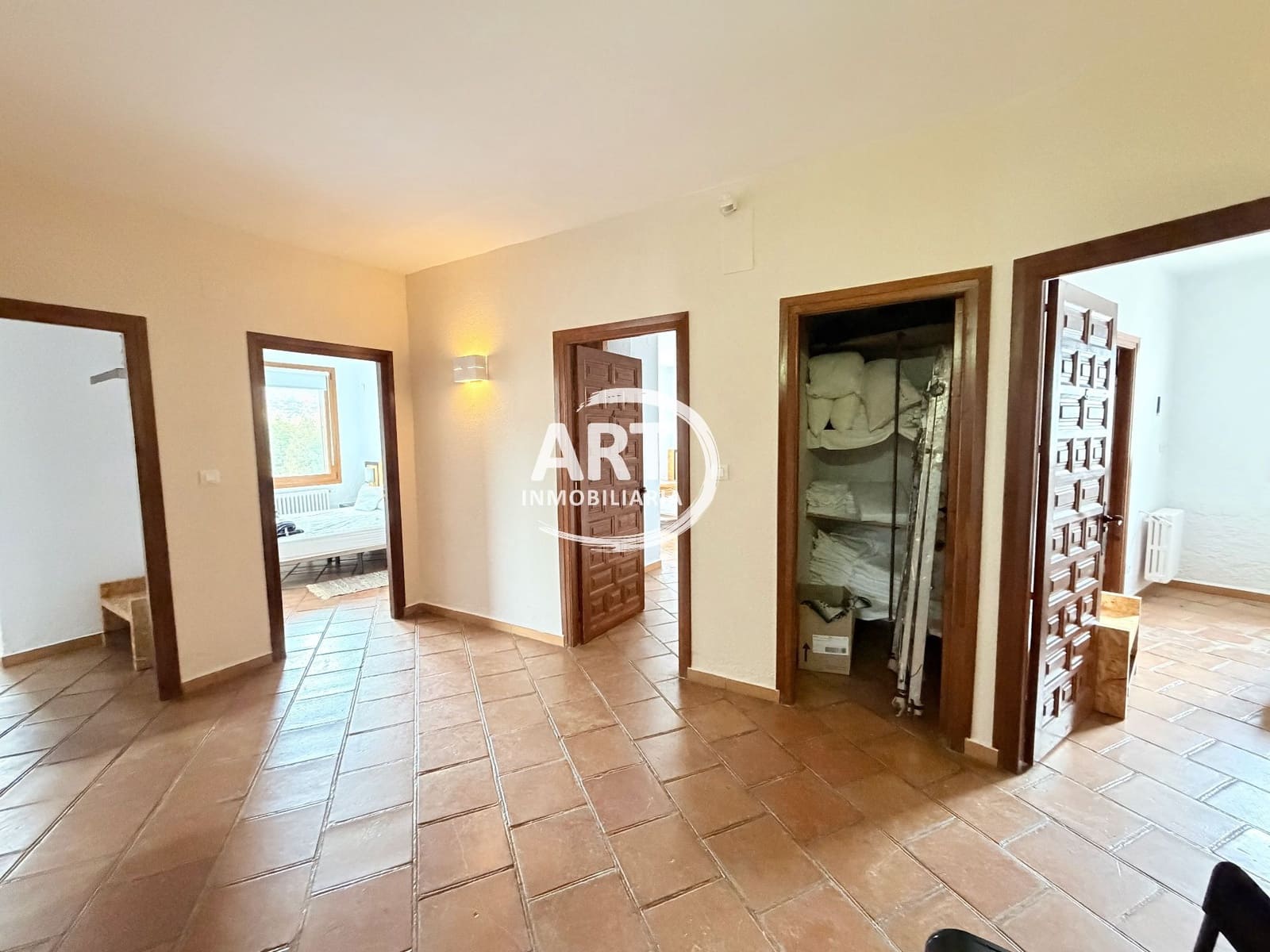 9 bedroom Hotel for sale in Alcala de la Selva with garage - € 650,000 (Ref: 9418979)