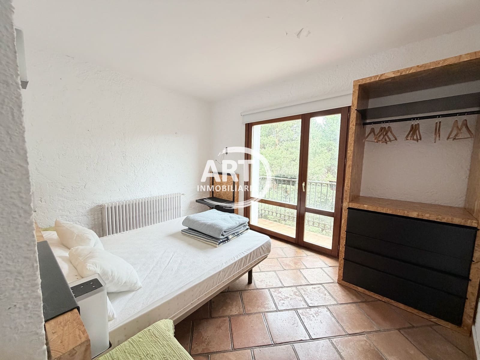 9 bedroom Hotel for sale in Alcala de la Selva with garage - € 650,000 (Ref: 9418979)