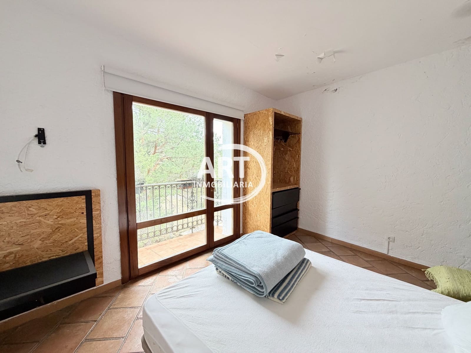 9 bedroom Hotel for sale in Alcala de la Selva with garage - € 650,000 (Ref: 9418979)