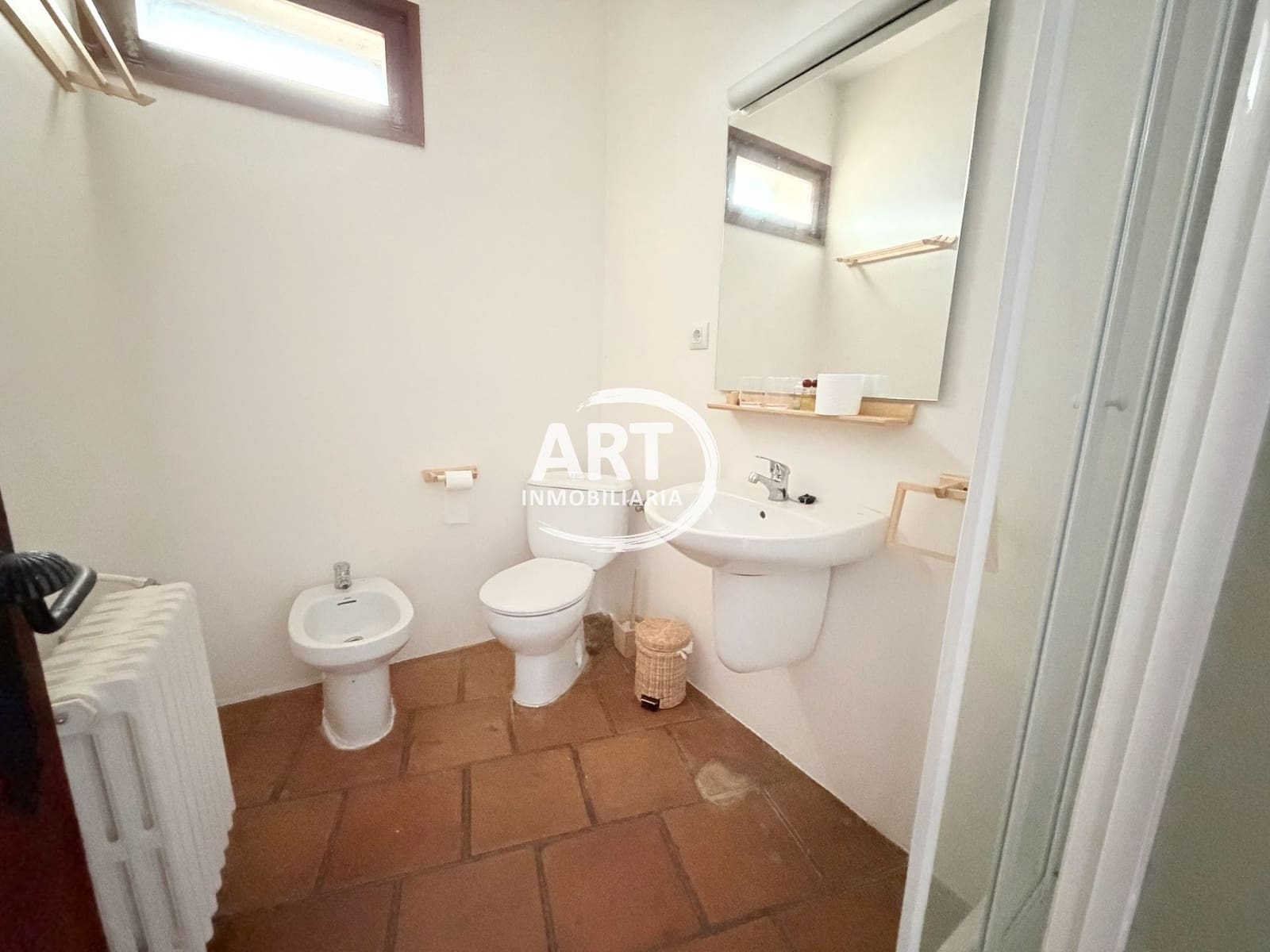 9 bedroom Hotel for sale in Alcala de la Selva with garage - € 650,000 (Ref: 9418979)