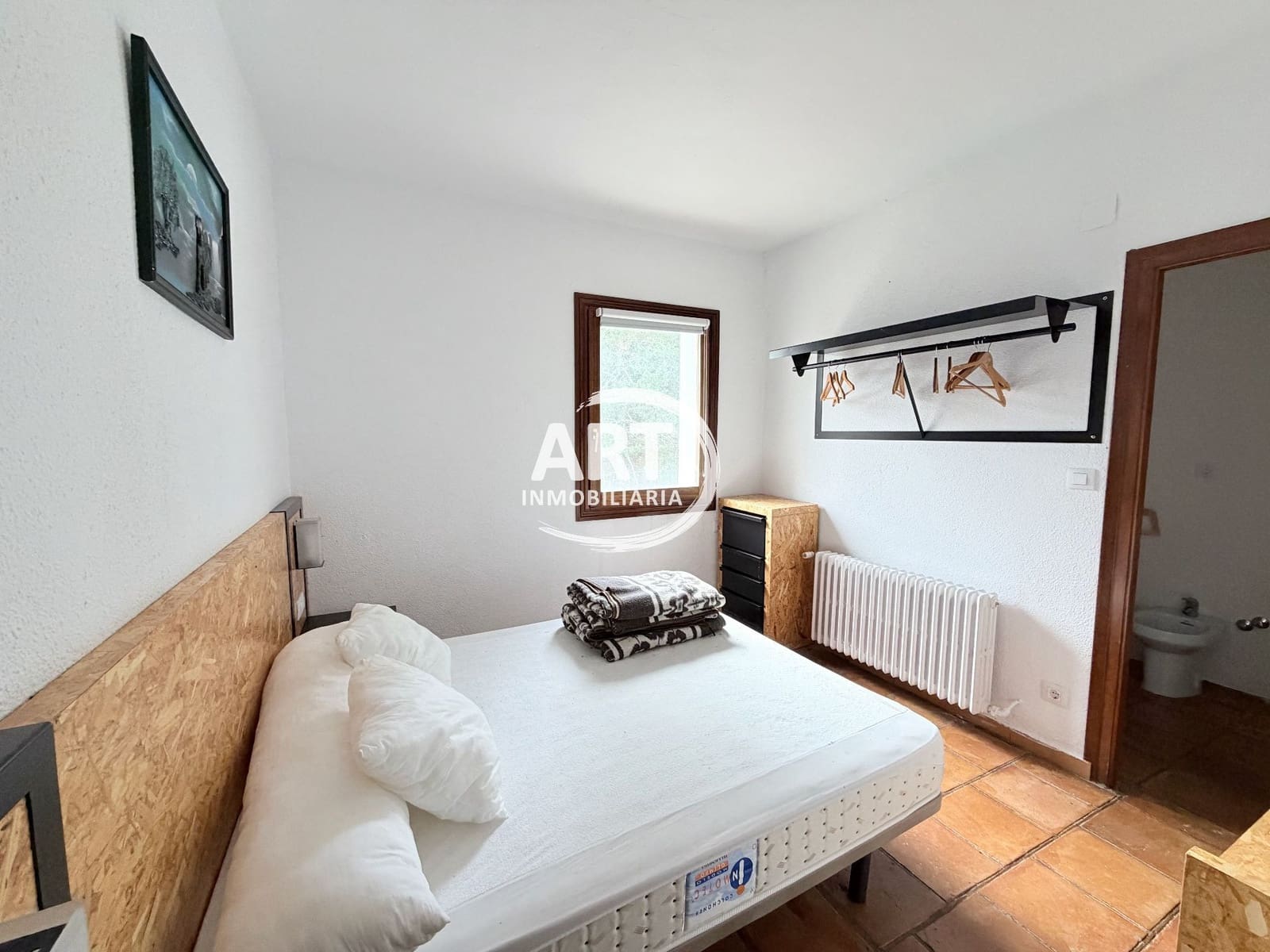 9 bedroom Hotel for sale in Alcala de la Selva with garage - € 650,000 (Ref: 9418979)