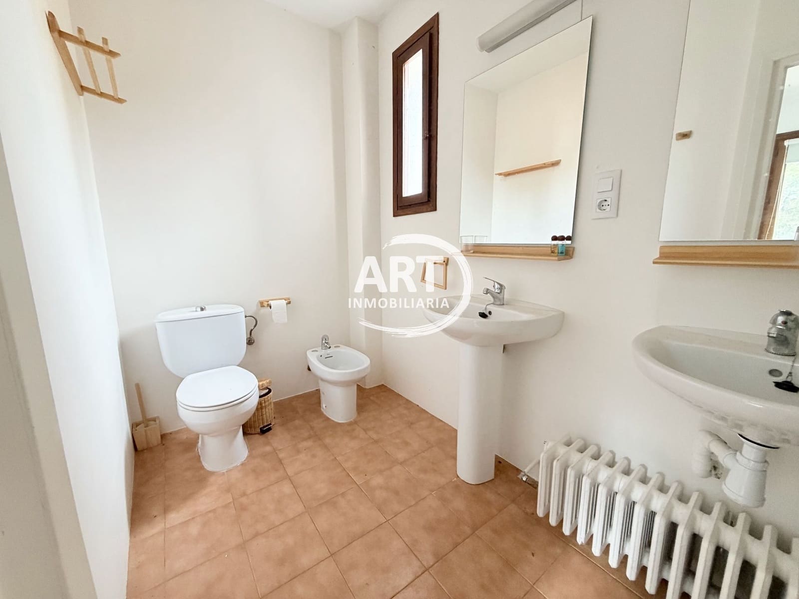 9 bedroom Hotel for sale in Alcala de la Selva with garage - € 650,000 (Ref: 9418979)