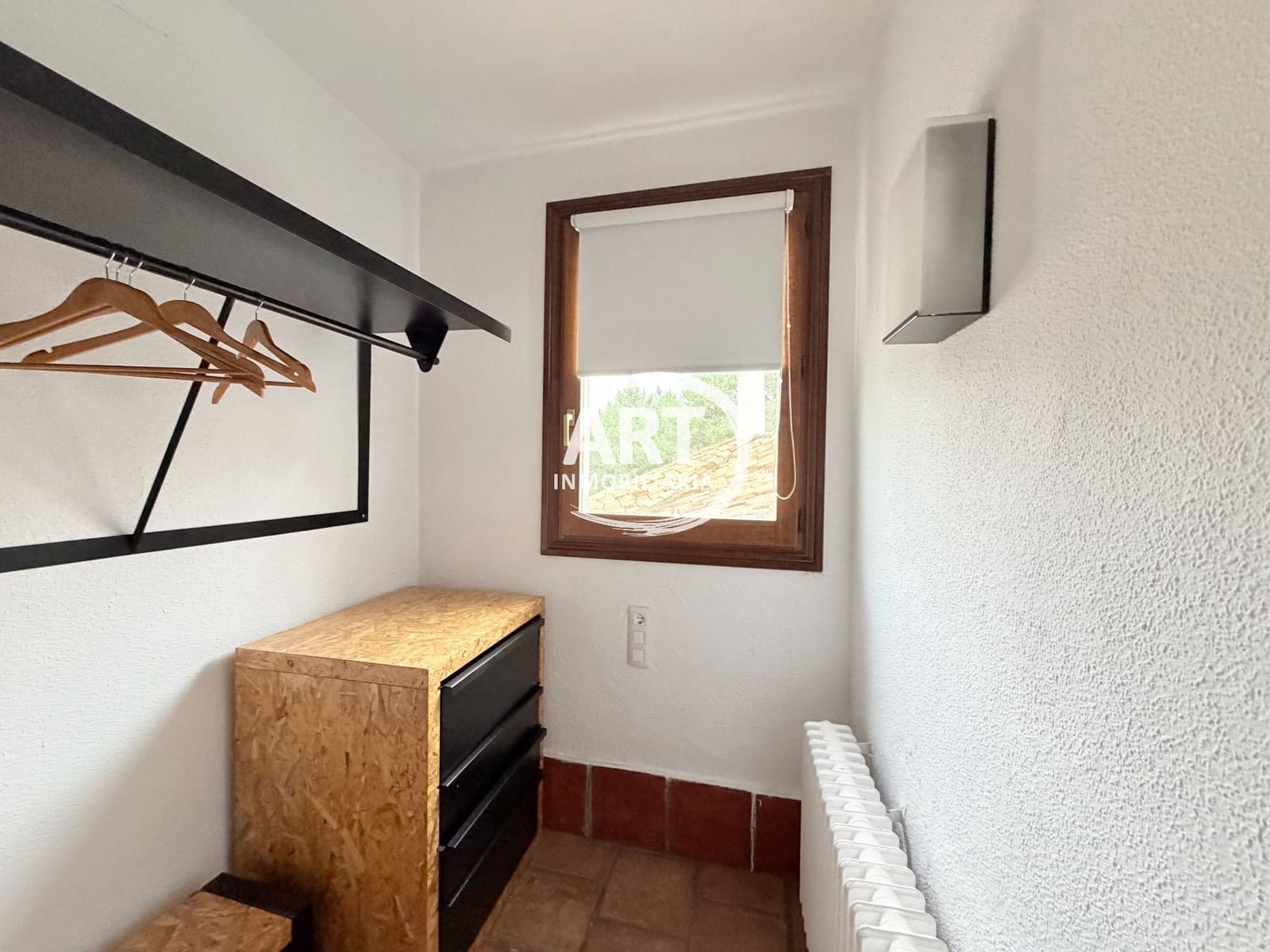 9 bedroom Hotel for sale in Alcala de la Selva with garage - € 650,000 (Ref: 9418979)