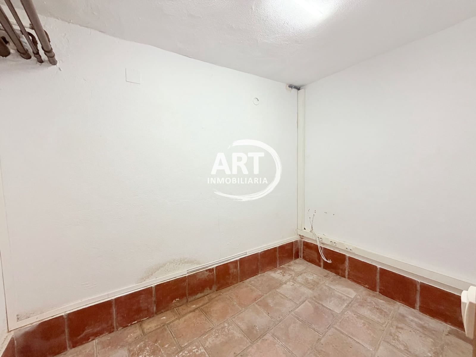 9 bedroom Hotel for sale in Alcala de la Selva with garage - € 650,000 (Ref: 9418979)