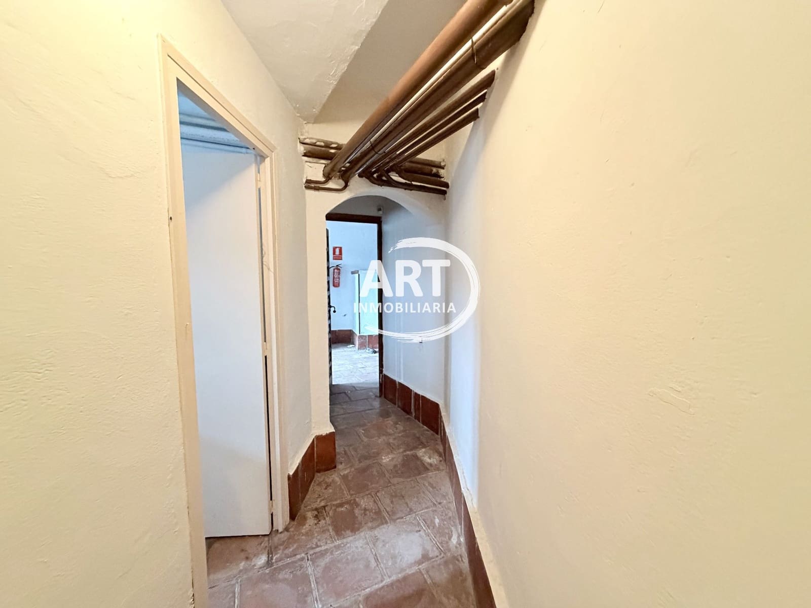 9 bedroom Hotel for sale in Alcala de la Selva with garage - € 650,000 (Ref: 9418979)