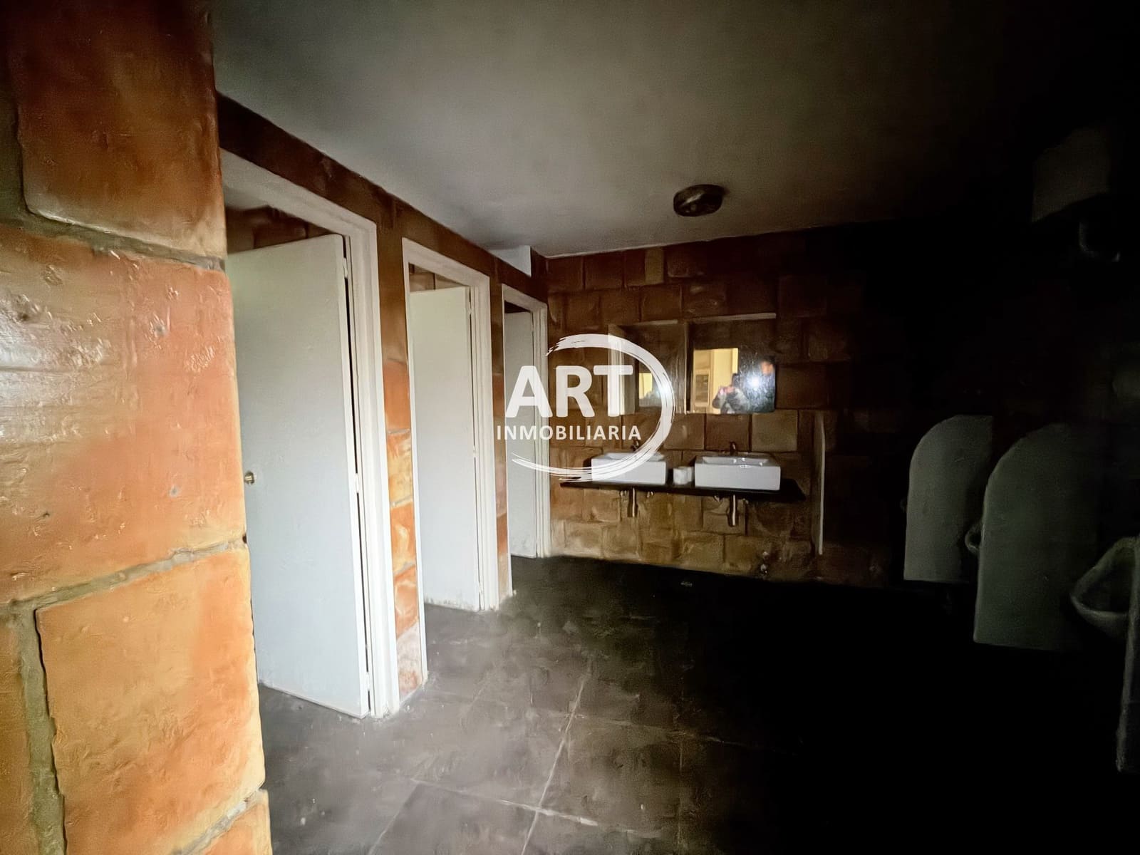 9 bedroom Hotel for sale in Alcala de la Selva with garage - € 650,000 (Ref: 9418979)