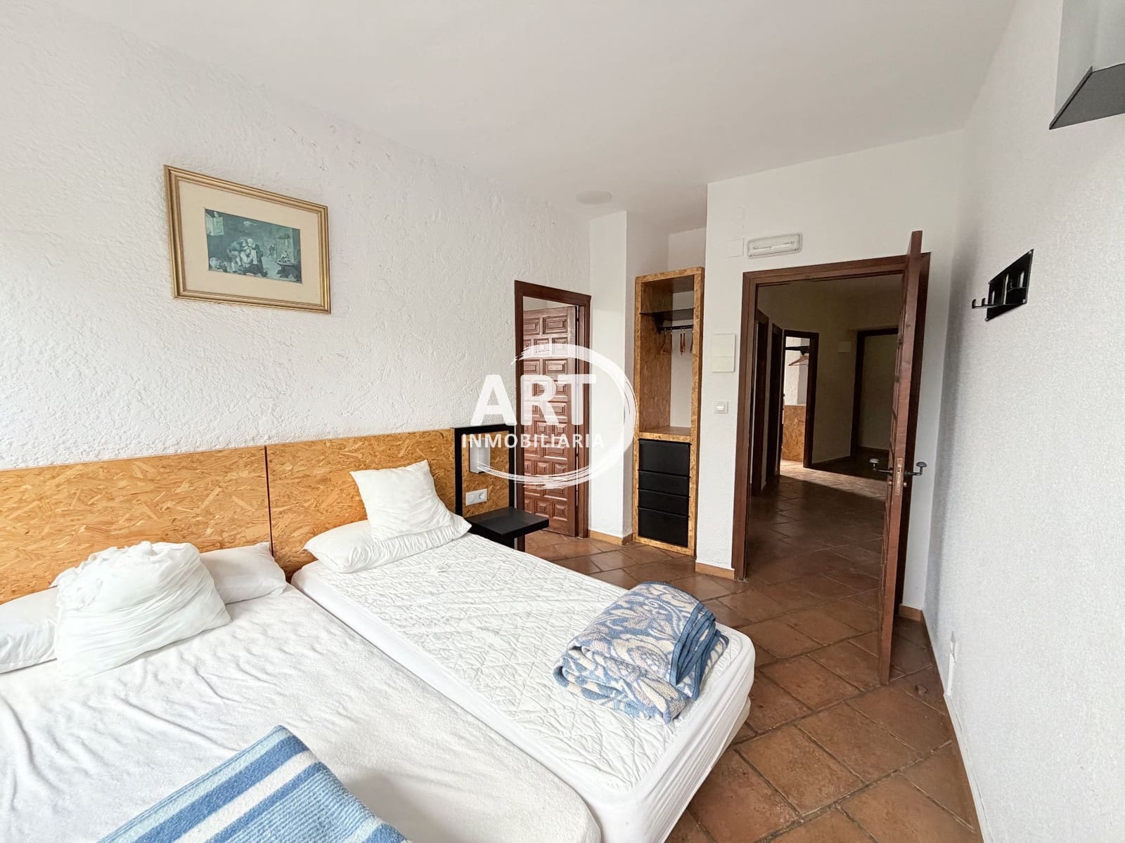 9 bedroom Hotel for sale in Alcala de la Selva with garage - € 650,000 (Ref: 9418979)