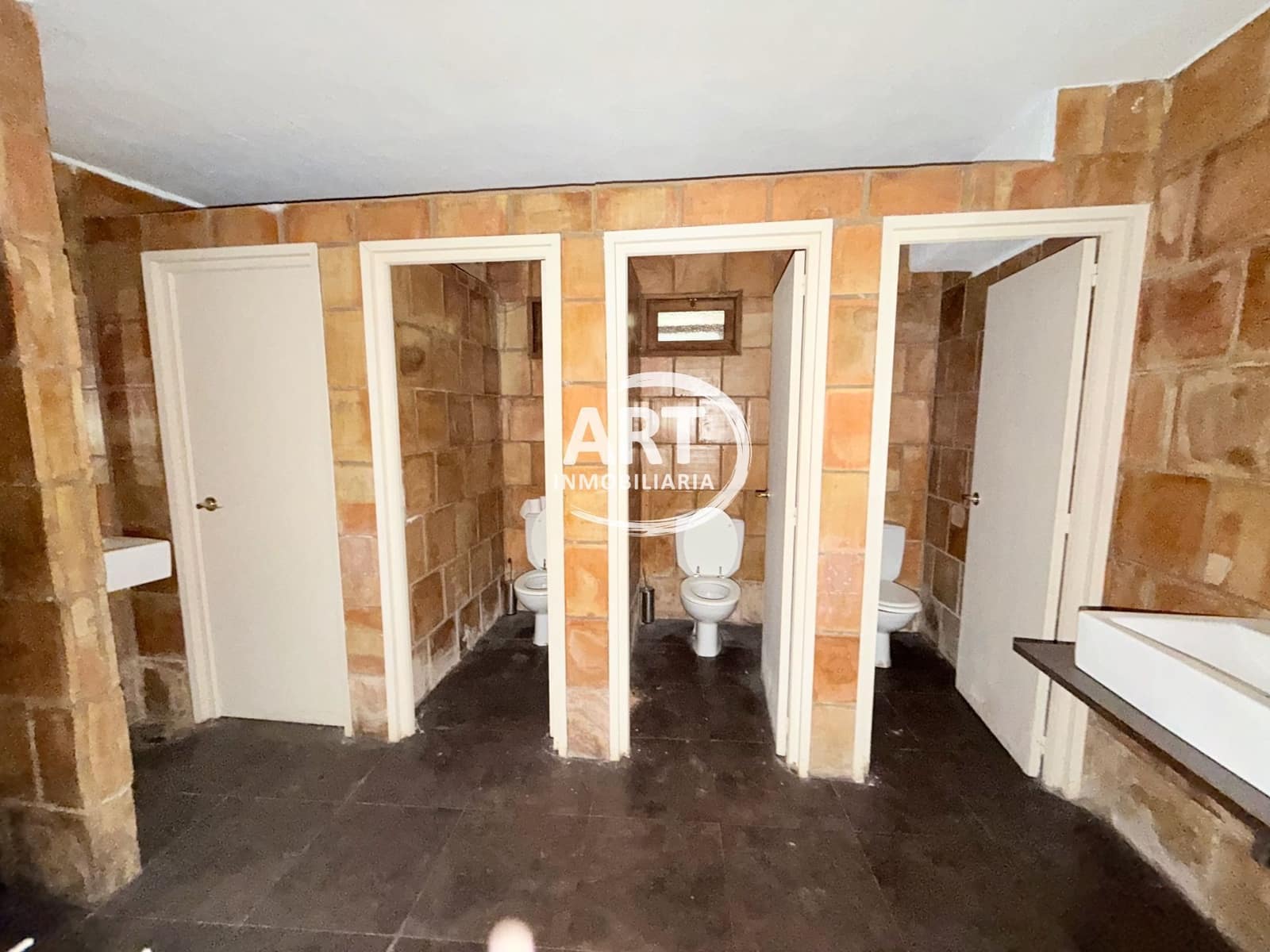 9 bedroom Hotel for sale in Alcala de la Selva with garage - € 650,000 (Ref: 9418979)