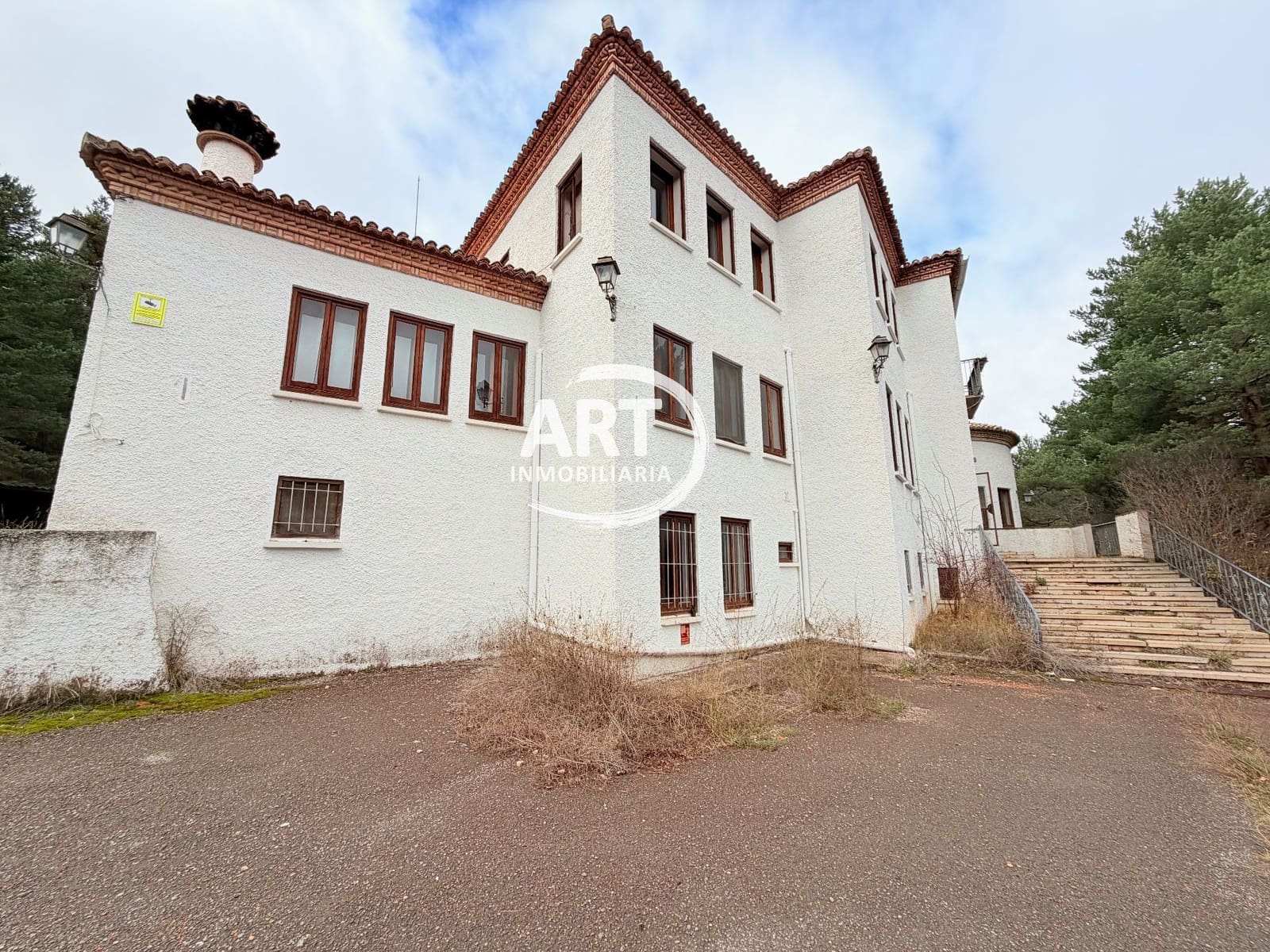 9 bedroom Hotel for sale in Alcala de la Selva with garage - € 650,000 (Ref: 9418979)