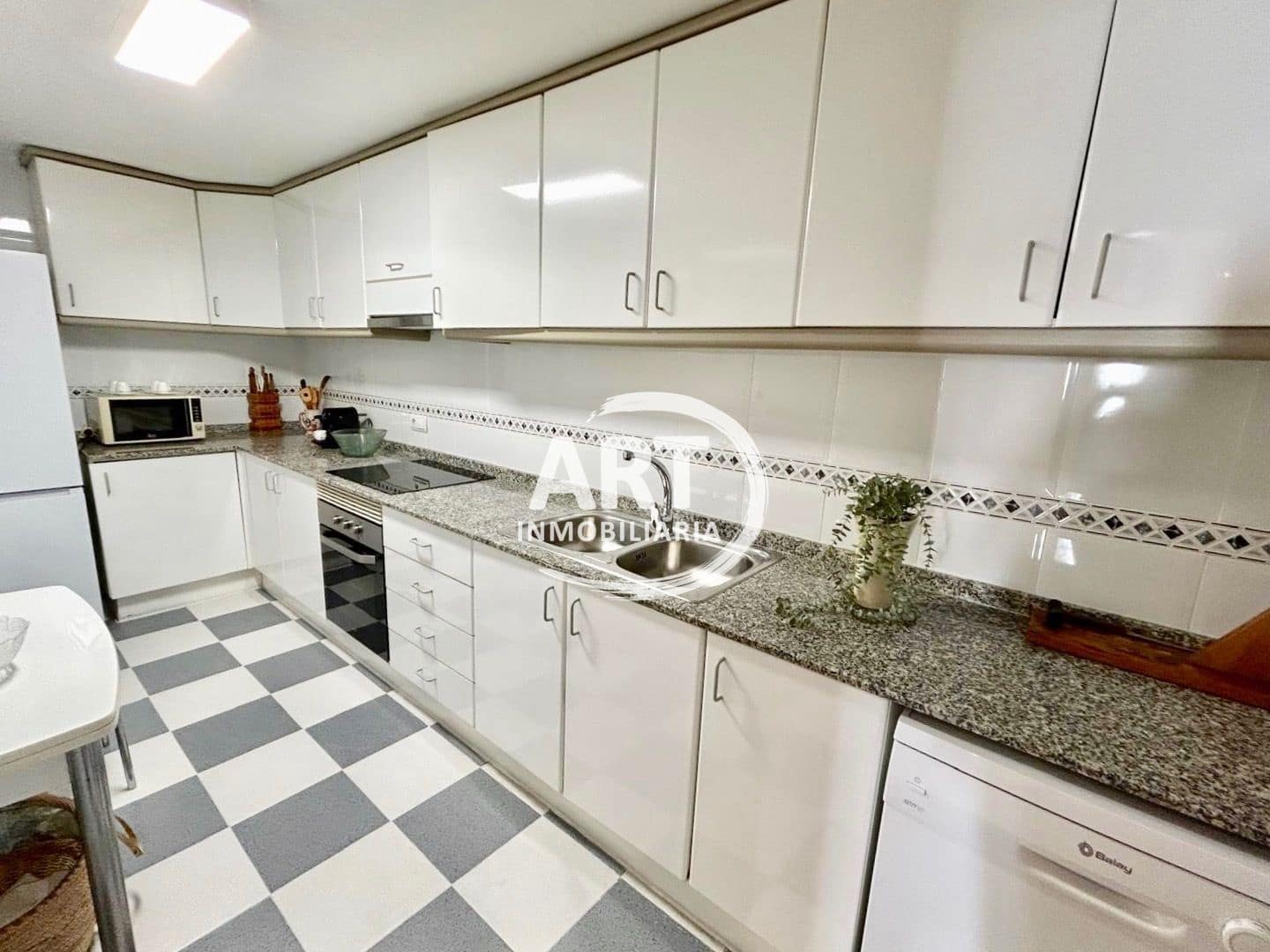 3 bedroom Flat for sale in Valencia city with garage - € 260,000 (Ref: 9421863)