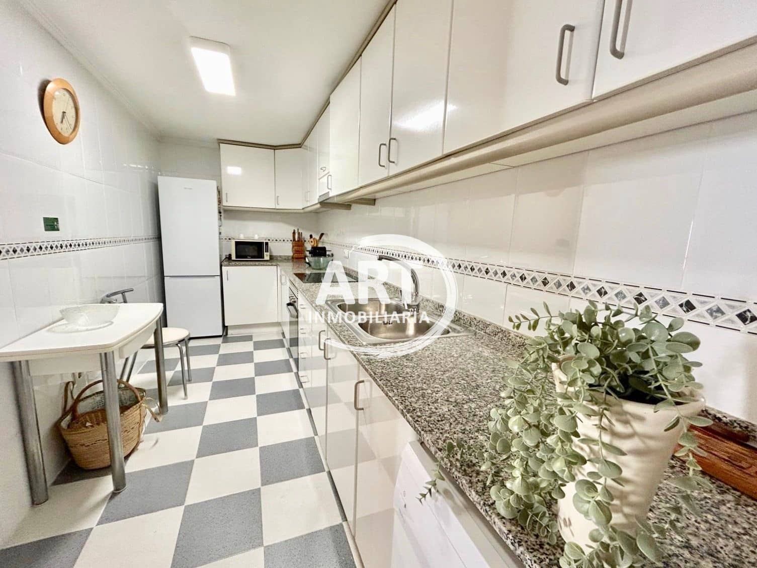 3 bedroom Flat for sale in Valencia city with garage - € 260,000 (Ref: 9421863)