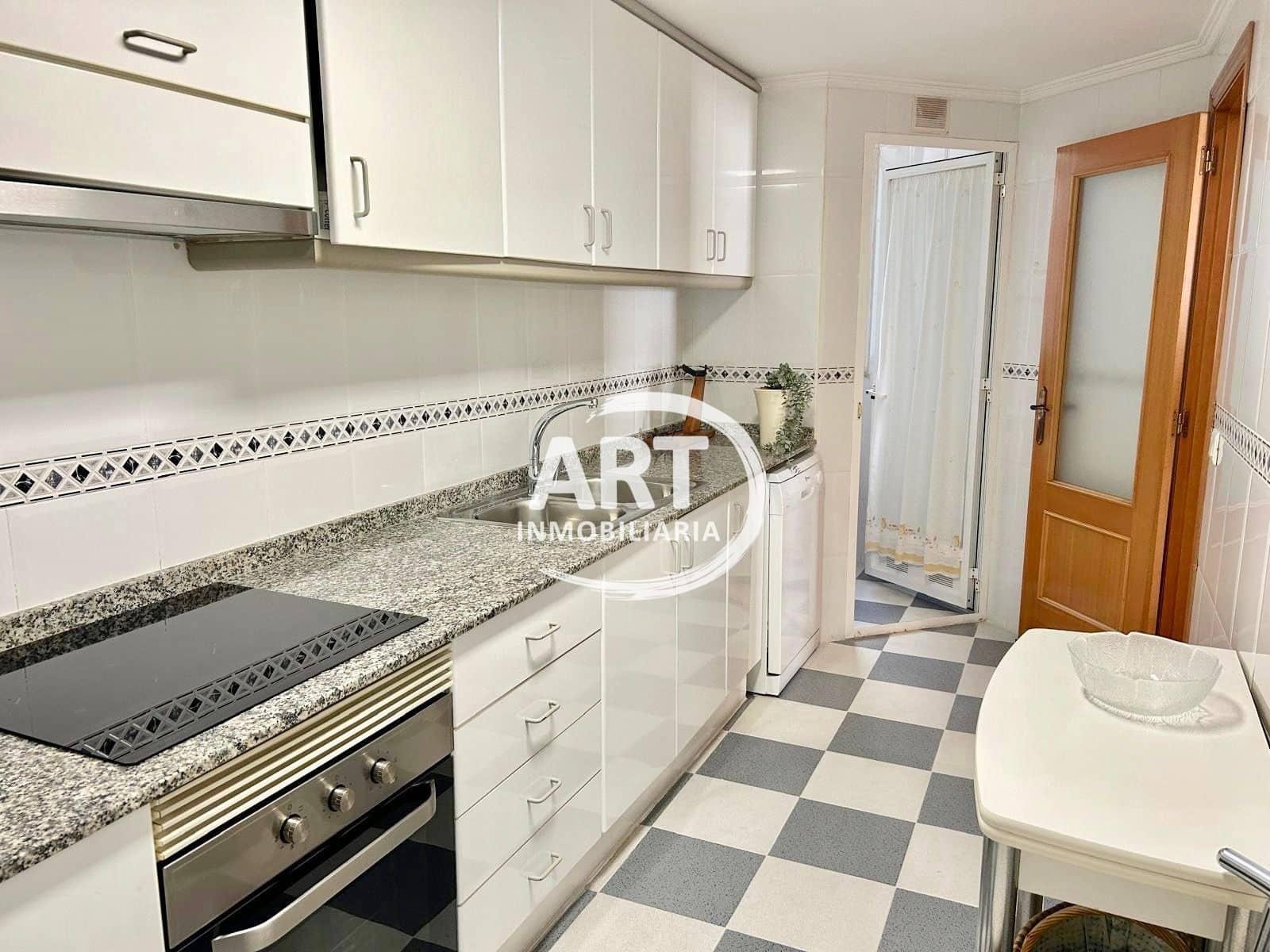 3 bedroom Flat for sale in Valencia city with garage - € 260,000 (Ref: 9421863)
