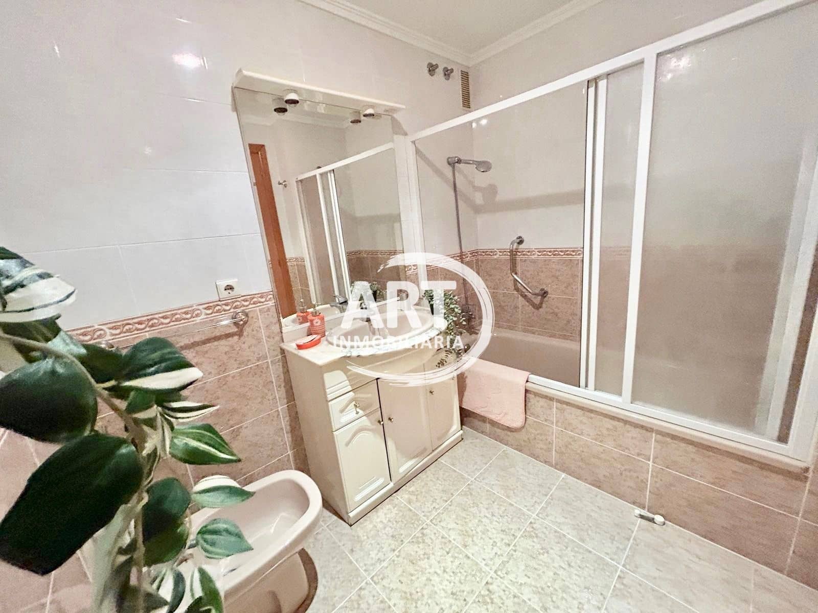 3 bedroom Flat for sale in Valencia city with garage - € 260,000 (Ref: 9421863)