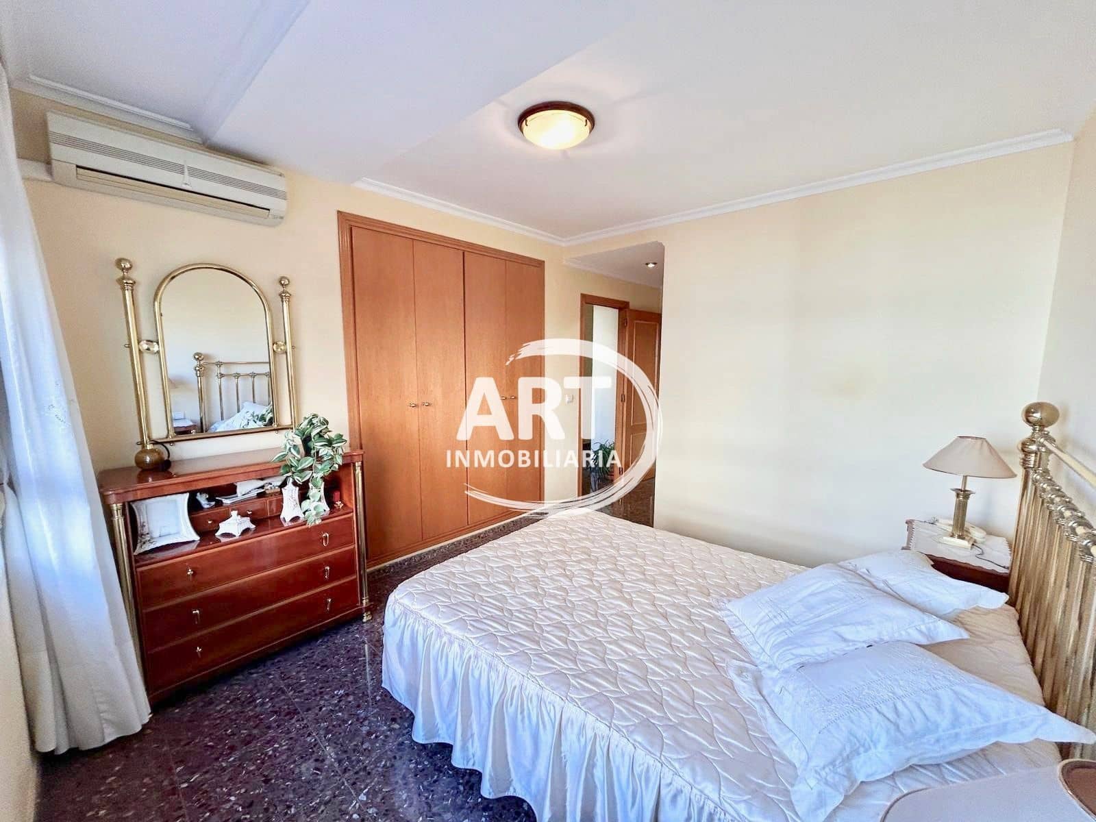3 bedroom Flat for sale in Valencia city with garage - € 260,000 (Ref: 9421863)