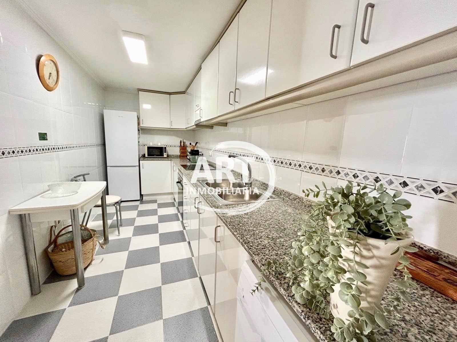 3 bedroom Flat for sale in Valencia city with garage - € 260,000 (Ref: 9421863)