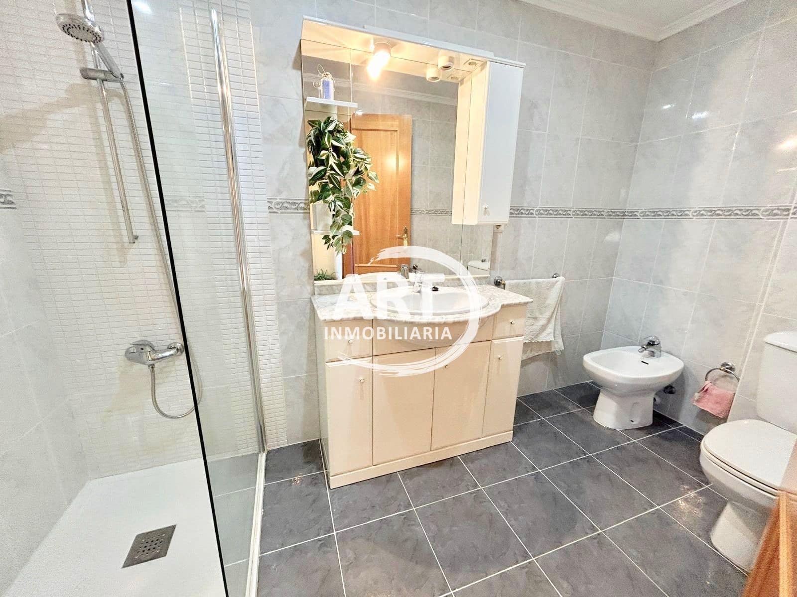 3 bedroom Flat for sale in Valencia city with garage - € 260,000 (Ref: 9421863)