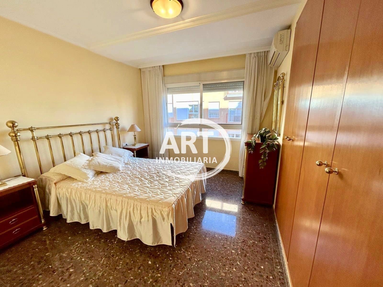 3 bedroom Flat for sale in Valencia city with garage - € 260,000 (Ref: 9421863)