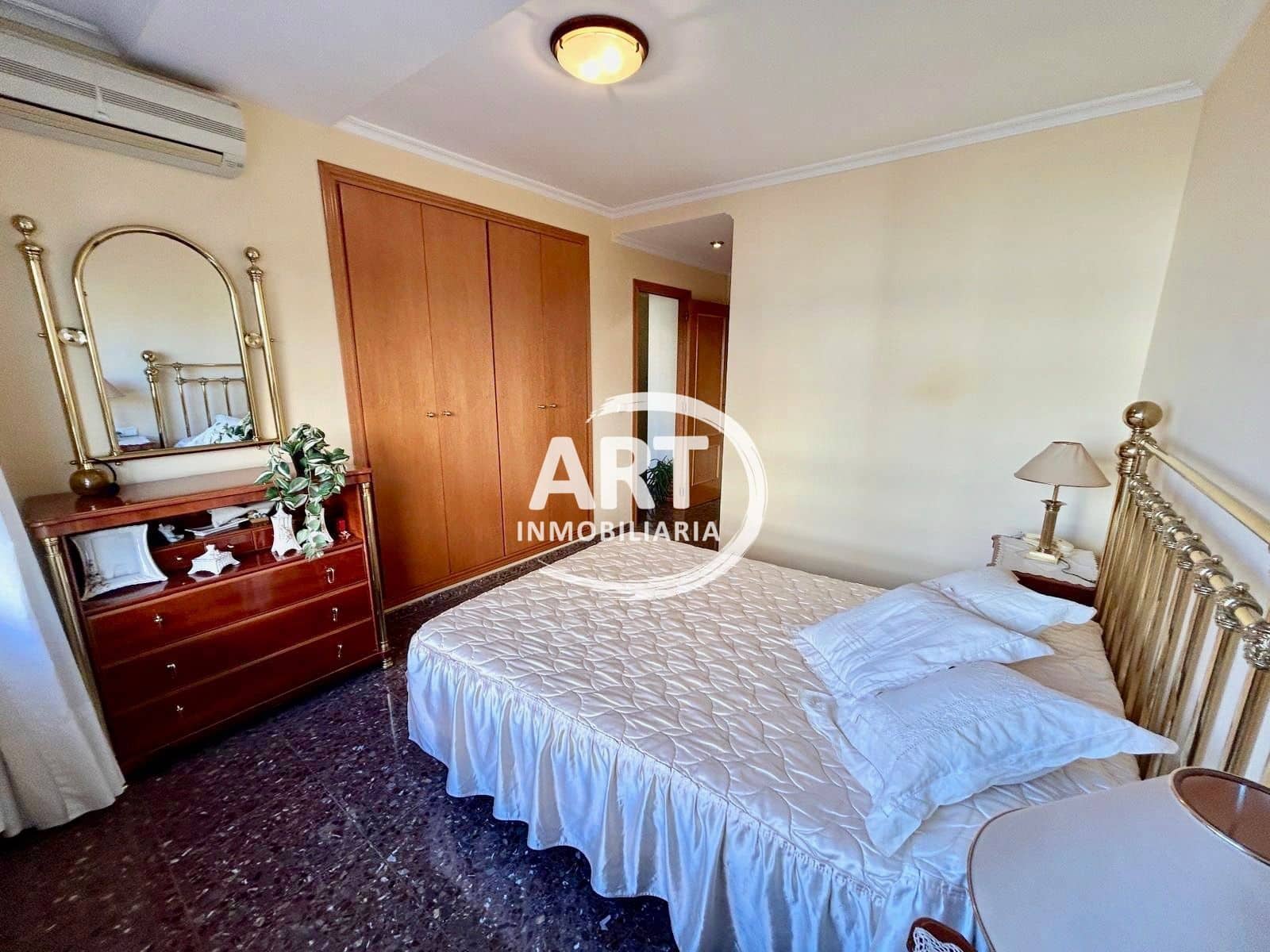 3 bedroom Flat for sale in Valencia city with garage - € 260,000 (Ref: 9421863)