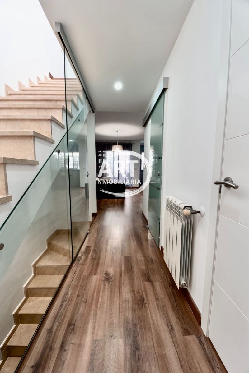 4 sypialnia Willa na sprzedaż w La Pobla de Vallbona z basenem garażem - 399 500 € (Ref: 9451510)