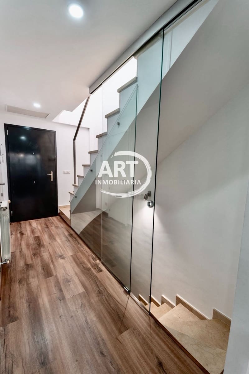 4 sypialnia Willa na sprzedaż w La Pobla de Vallbona z basenem garażem - 399 500 € (Ref: 9451510)