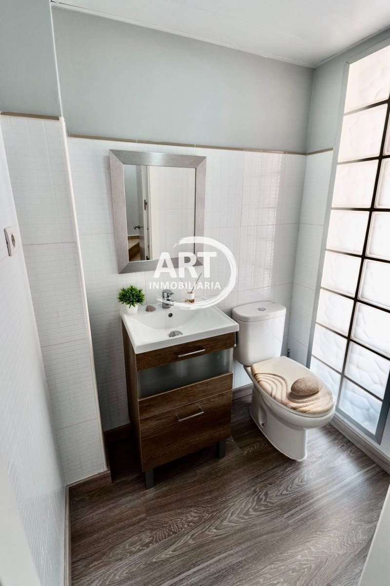 4 sypialnia Willa na sprzedaż w La Pobla de Vallbona z basenem garażem - 399 500 € (Ref: 9451510)