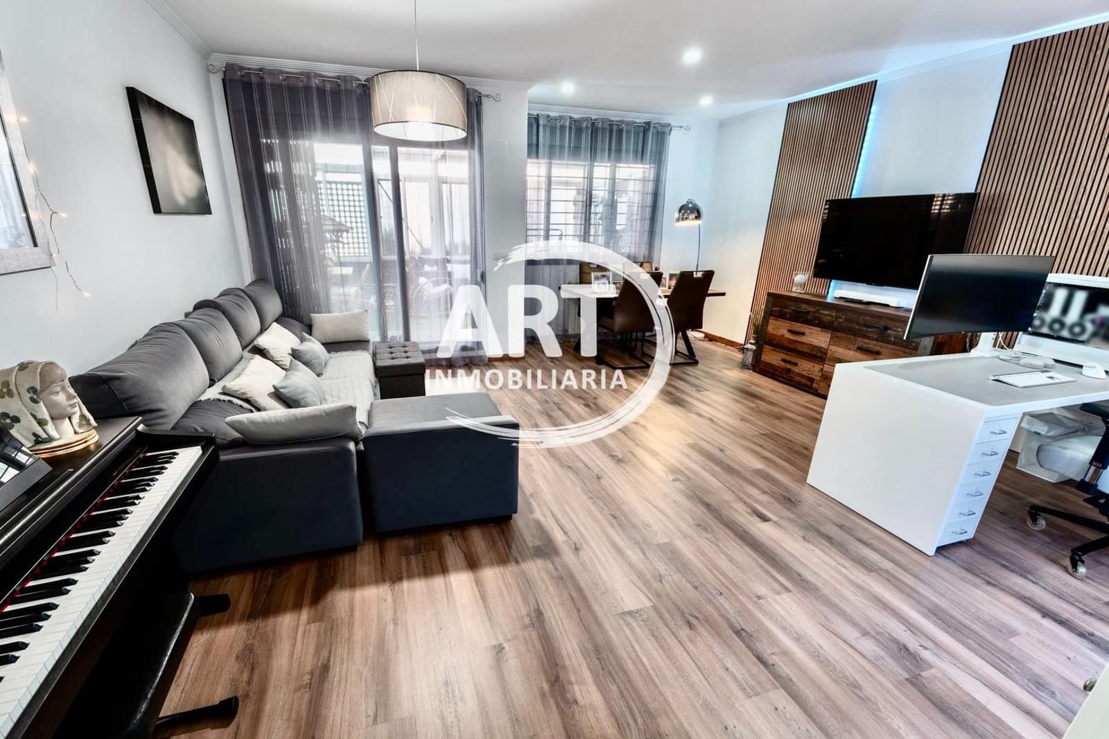 4 sypialnia Willa na sprzedaż w La Pobla de Vallbona z basenem garażem - 399 500 € (Ref: 9451510)