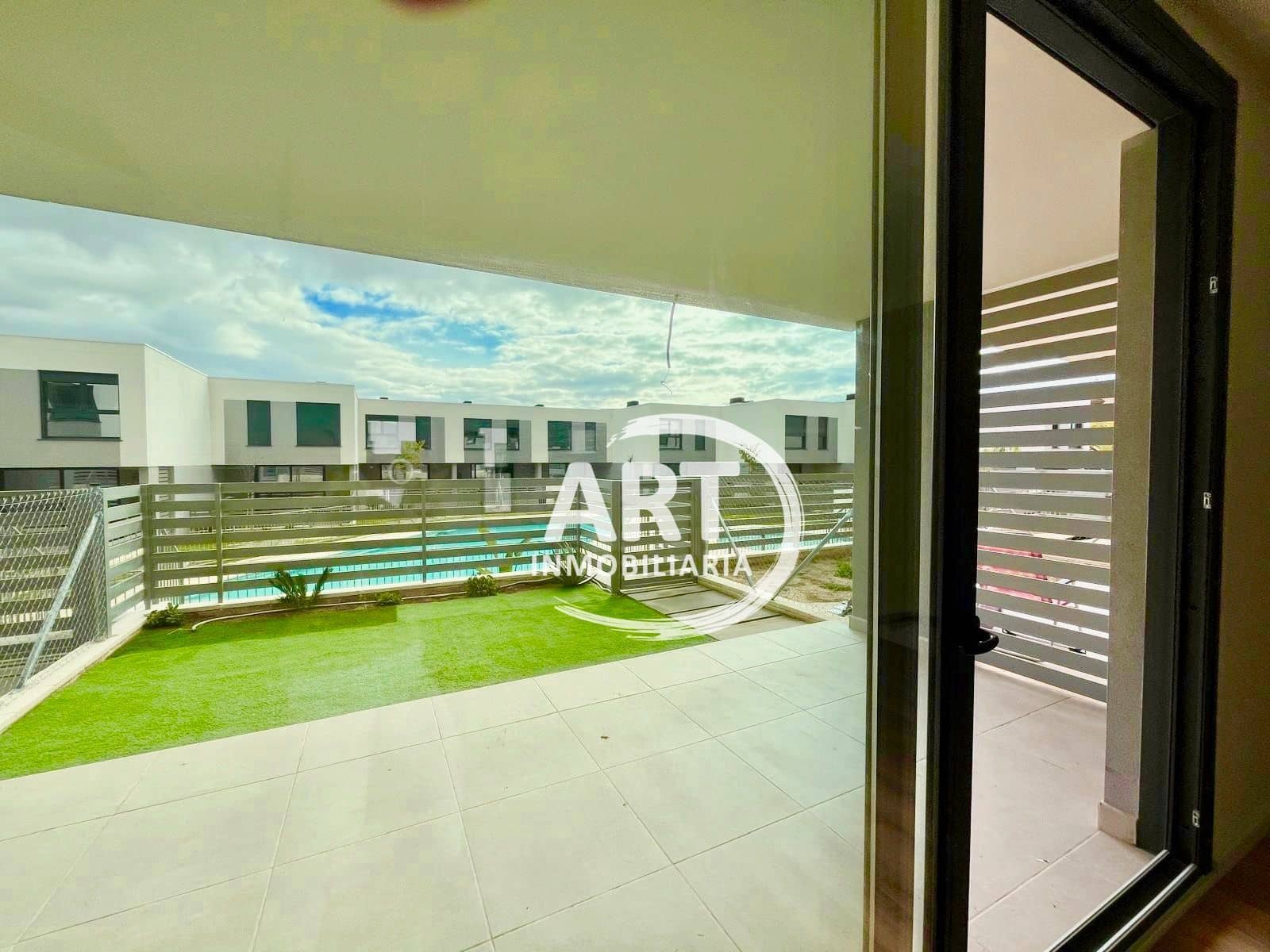 4 soveværelse Semi-Rækkehus til leje i San Antonio de Benageber med swimmingpool garage - € 2.450 (Ref: 9451511)