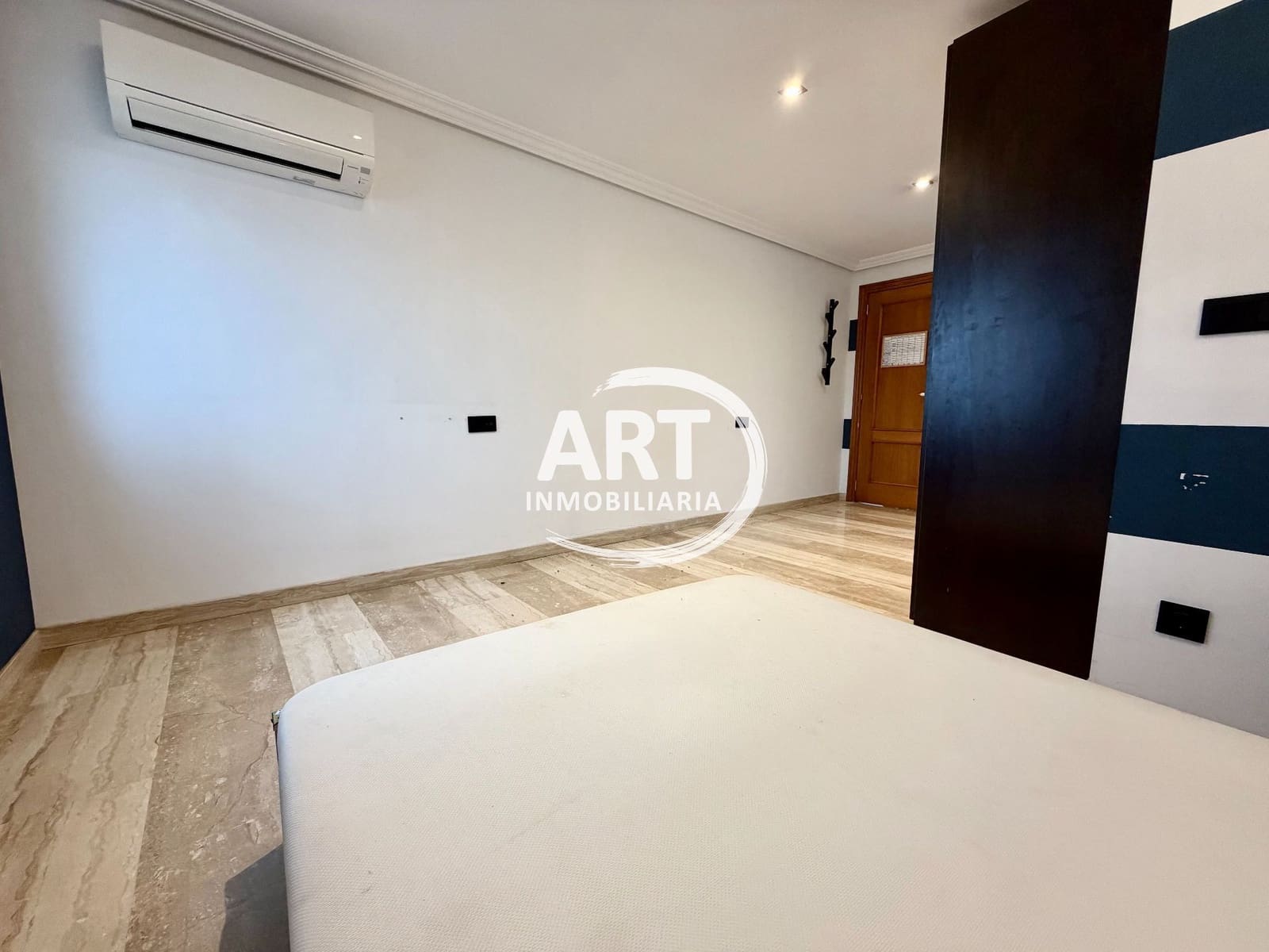 Chalet de 5 habitaciones en Bétera en alquiler con piscina garaje - 3.000 € (Ref: 9461114)