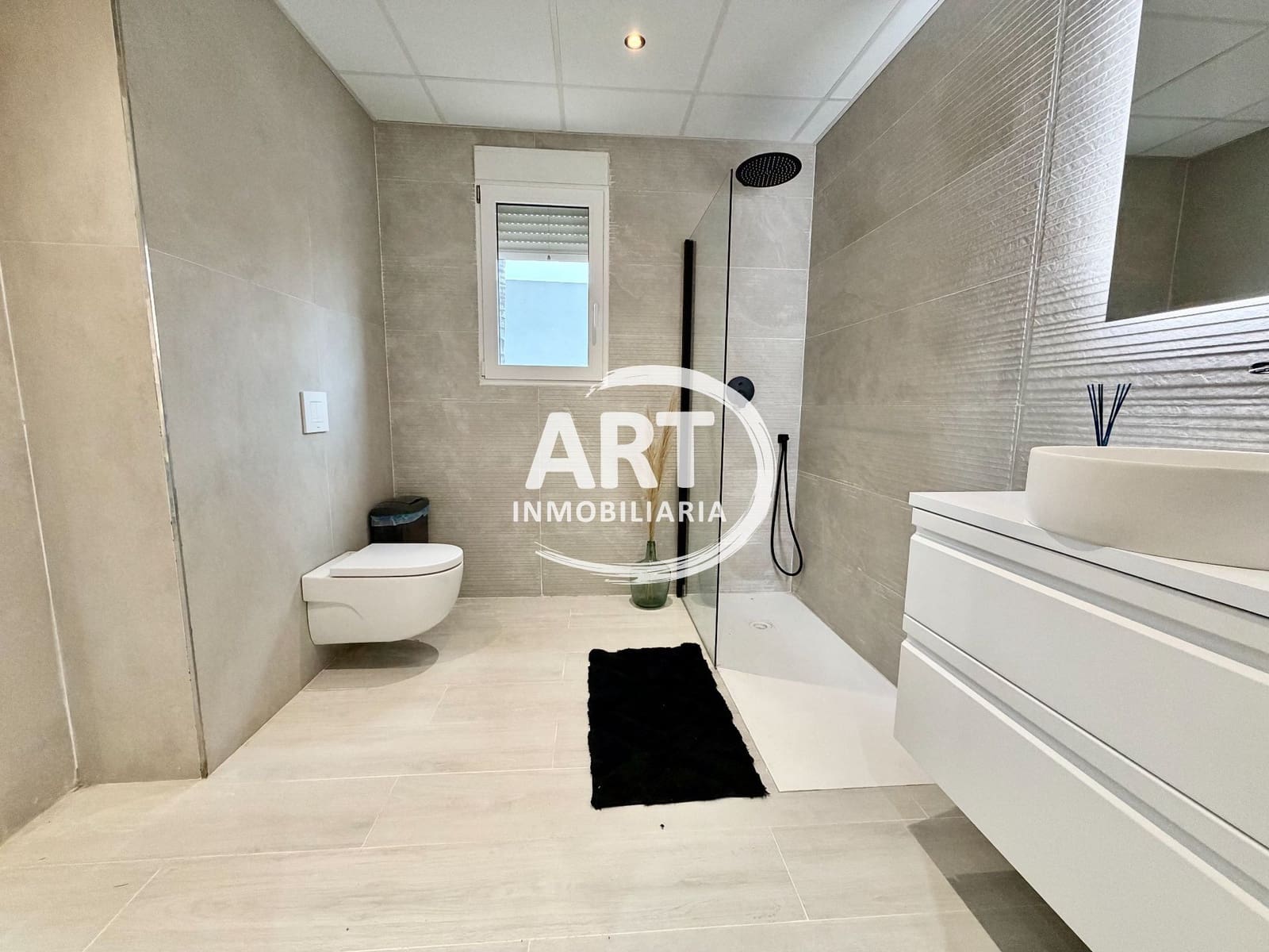 Chalet de 5 habitaciones en Bétera en alquiler con piscina garaje - 3.000 € (Ref: 9461114)