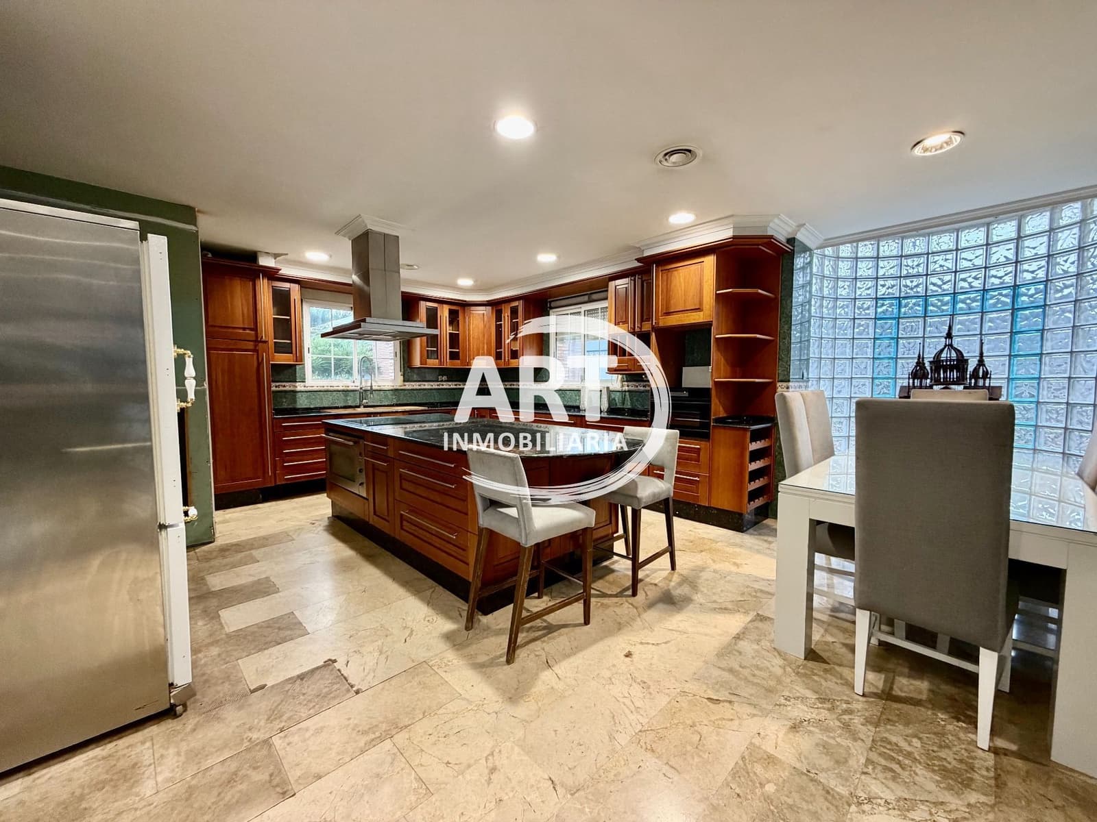 Chalet de 5 habitaciones en Bétera en alquiler con piscina garaje - 3.000 € (Ref: 9461114)