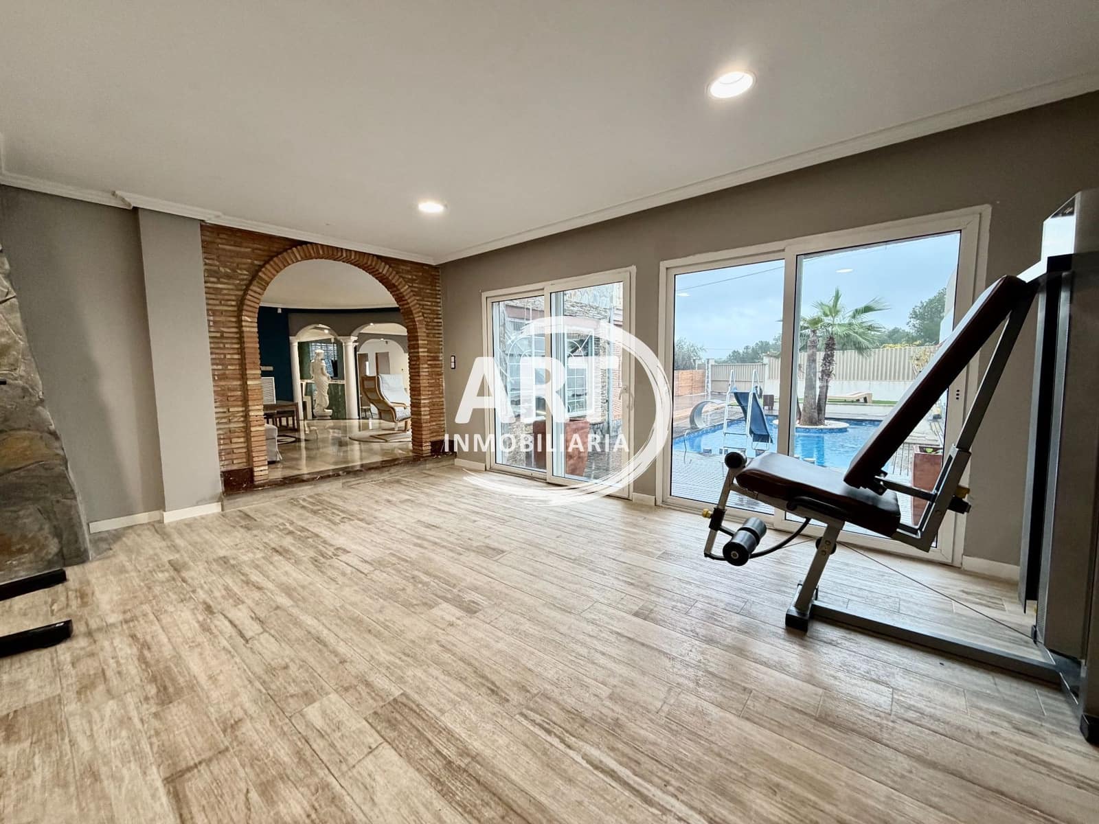 Chalet de 5 habitaciones en Bétera en alquiler con piscina garaje - 3.000 € (Ref: 9461114)