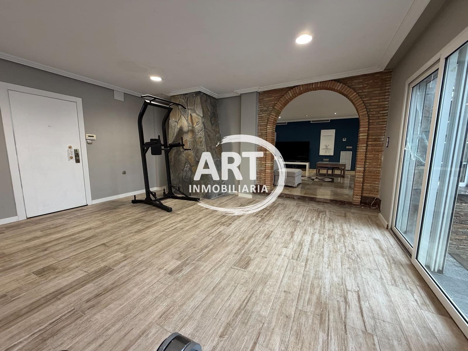 Chalet de 5 habitaciones en Bétera en alquiler con piscina garaje - 3.000 € (Ref: 9461114)