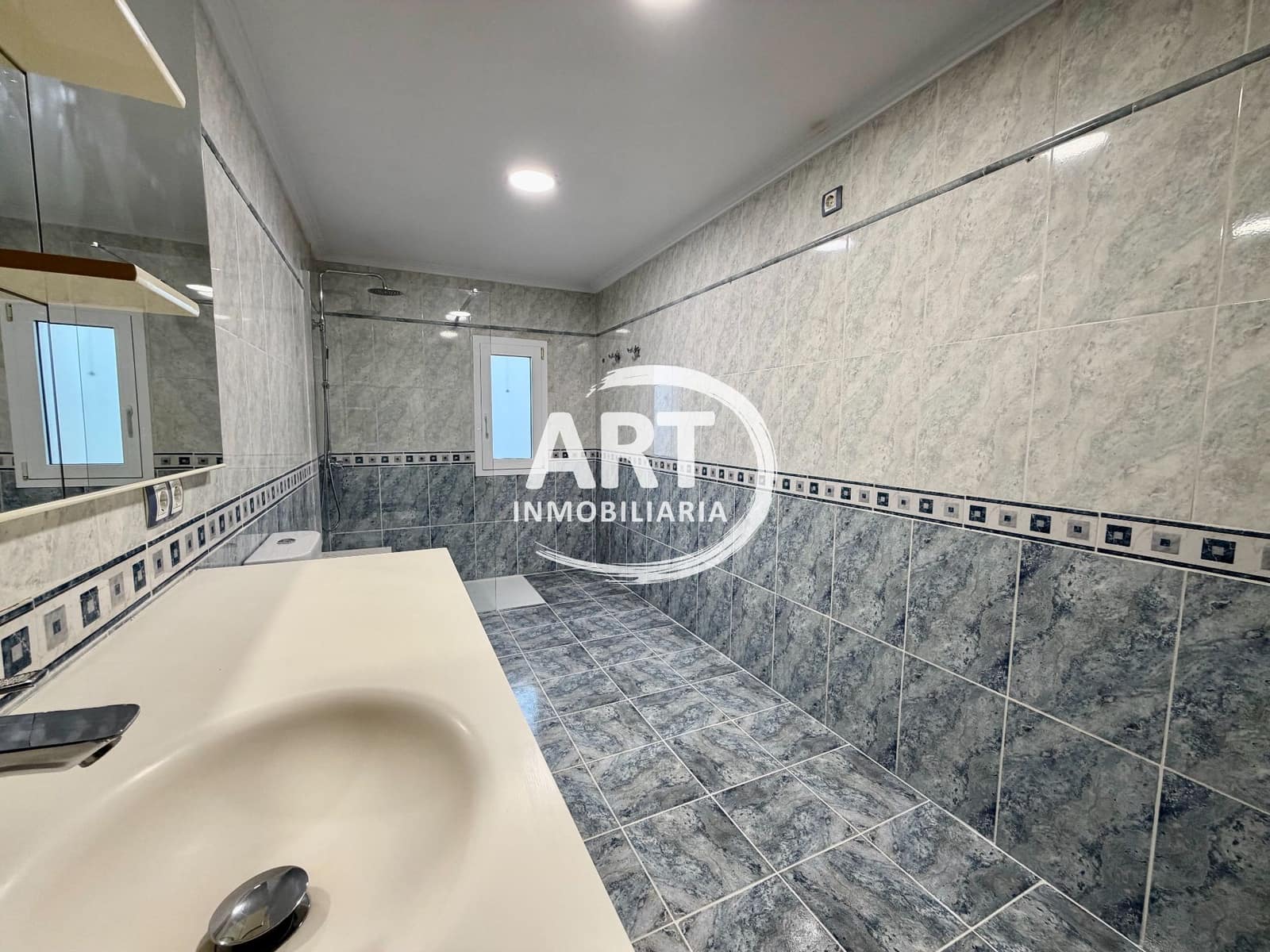 Chalet de 5 habitaciones en Bétera en alquiler con piscina garaje - 3.000 € (Ref: 9461114)