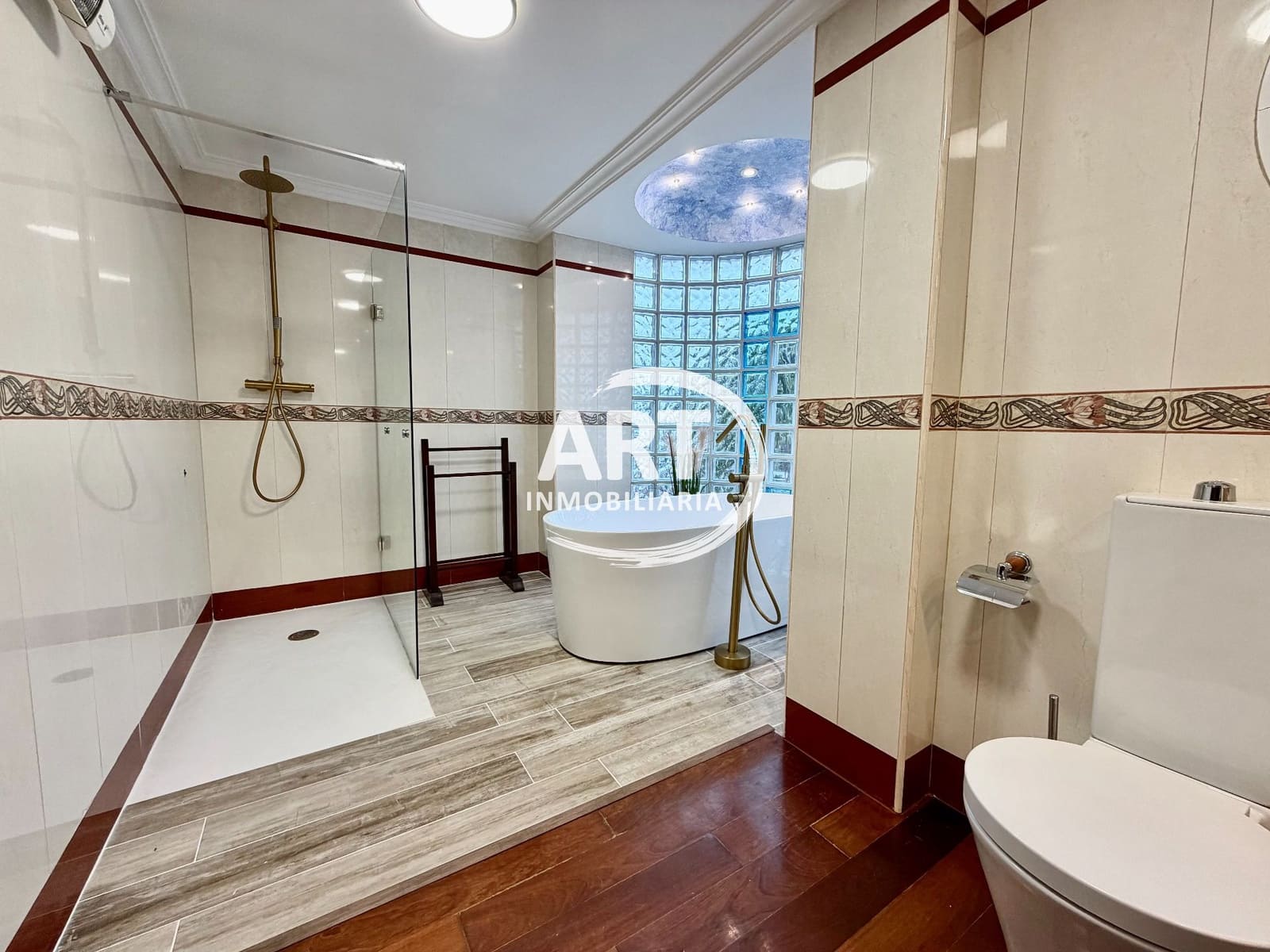 Chalet de 5 habitaciones en Bétera en alquiler con piscina garaje - 3.000 € (Ref: 9461114)