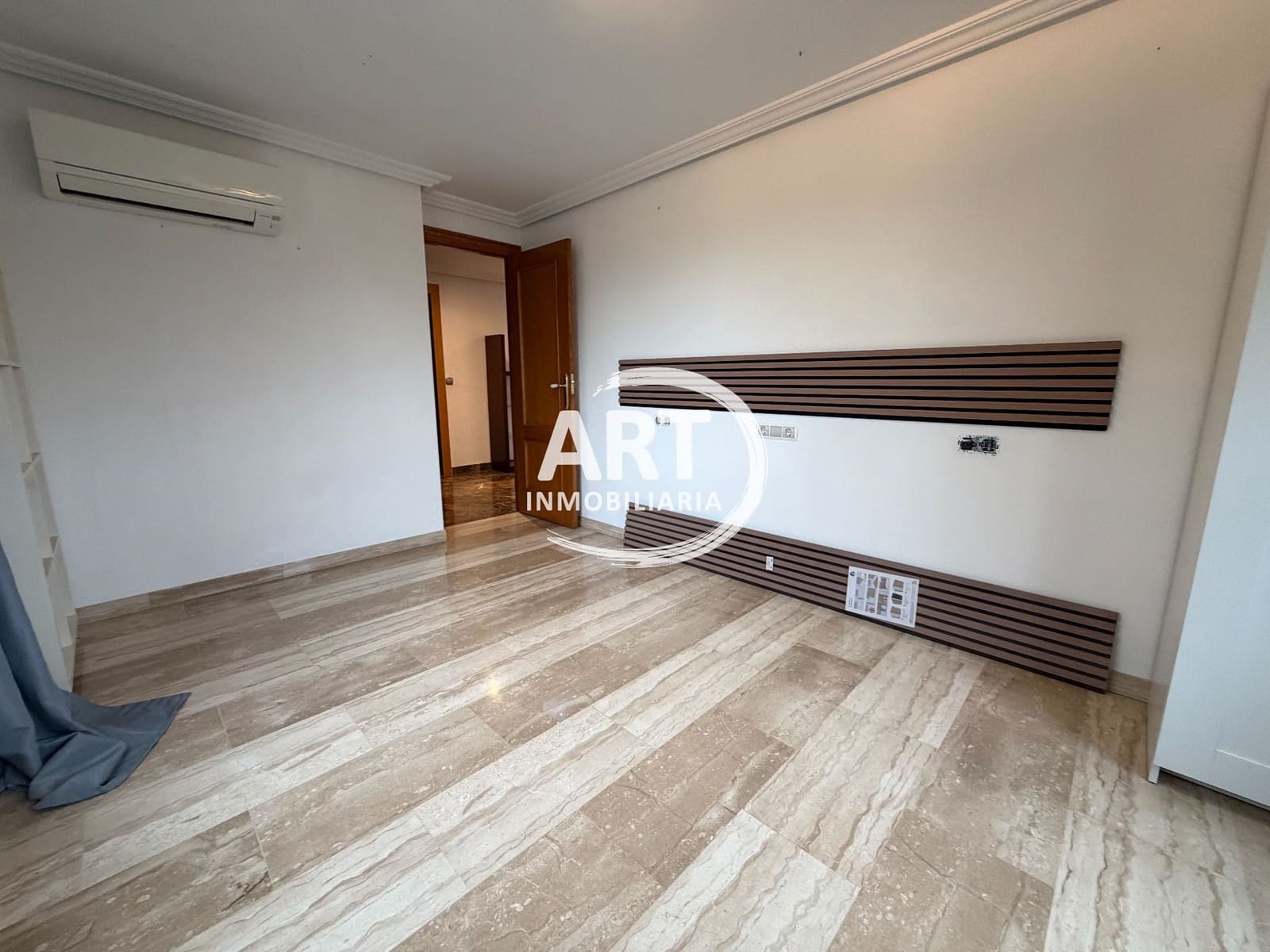 Chalet de 5 habitaciones en Bétera en alquiler con piscina garaje - 3.000 € (Ref: 9461114)