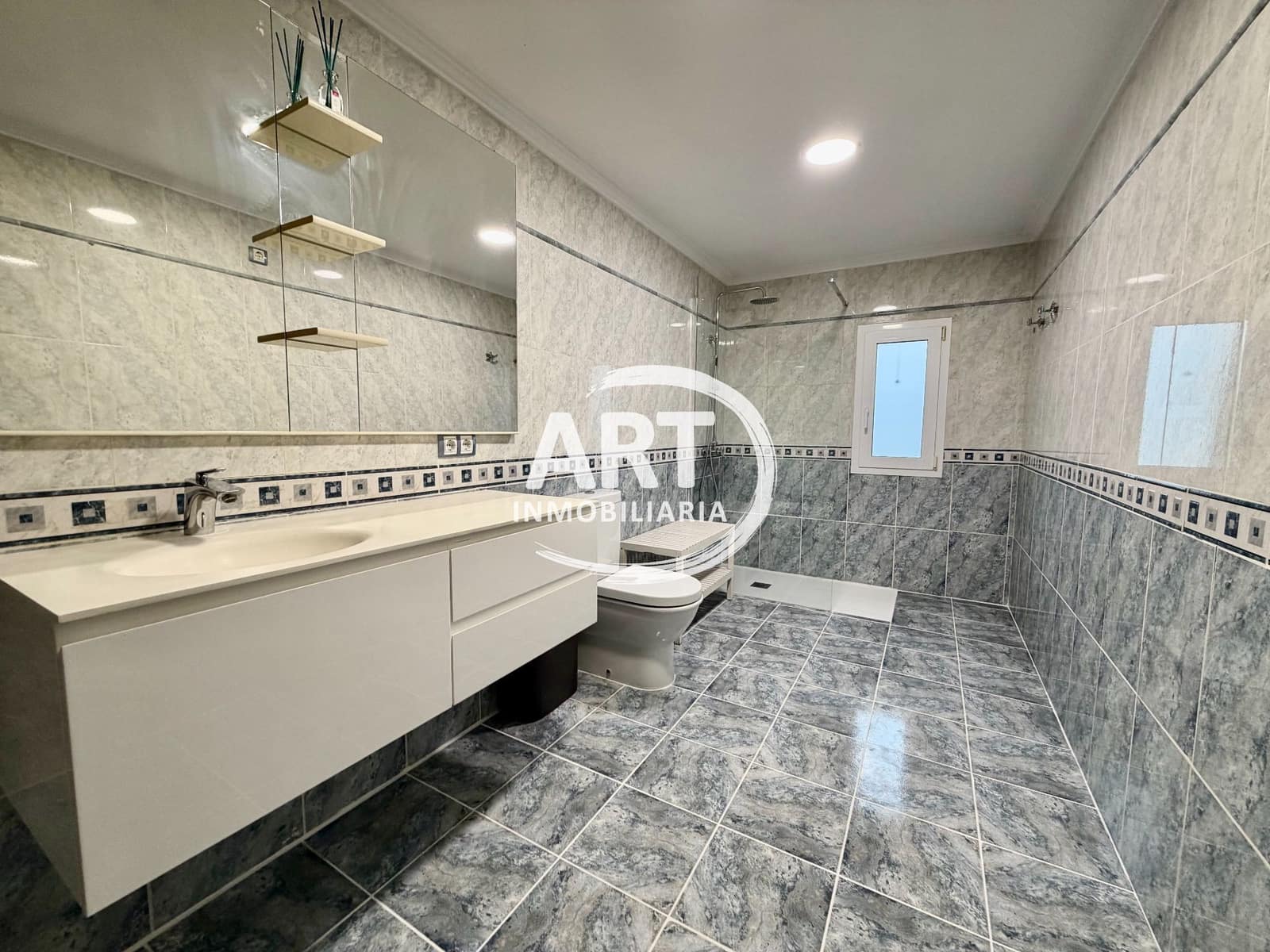 Chalet de 5 habitaciones en Bétera en alquiler con piscina garaje - 3.000 € (Ref: 9461114)